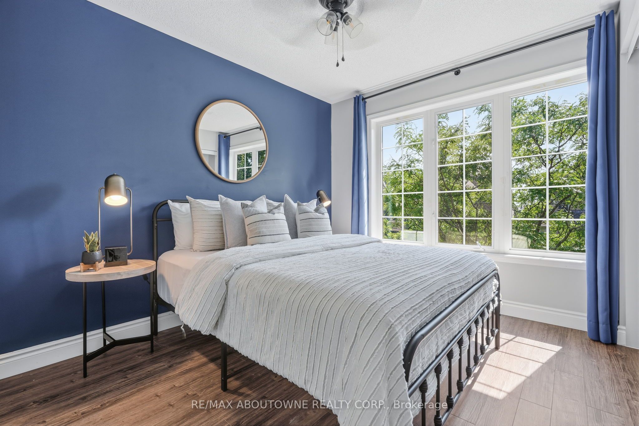 2469 Springforest Drive, Oakville ‣ W13716872 2469 Springforest Drive, Oakville ‣ W13716872