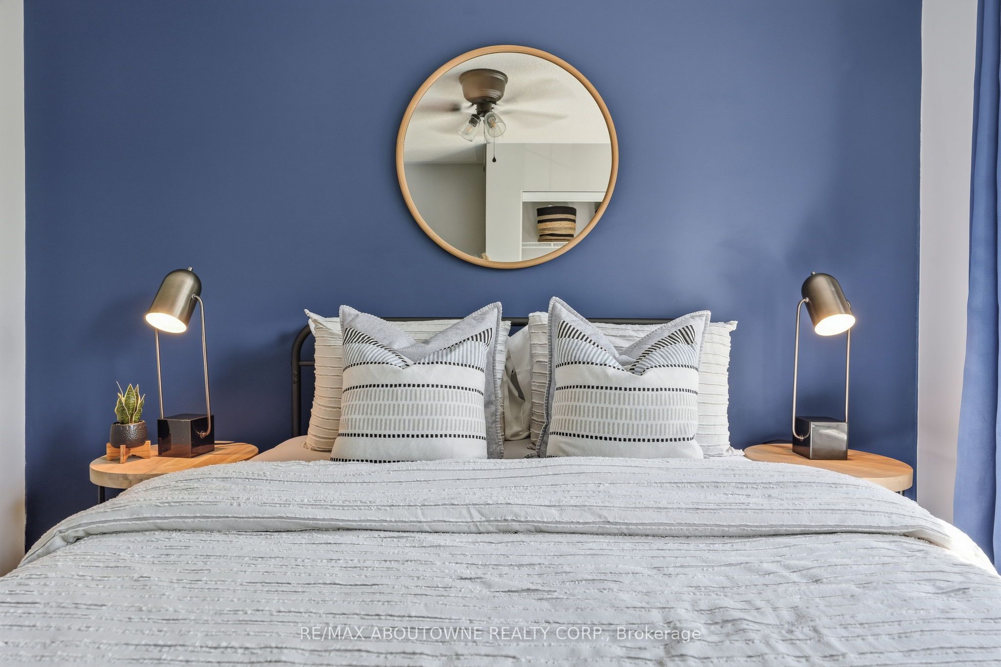 2469 Springforest Drive, Oakville ‣ W13716872 2469 Springforest Drive, Oakville ‣ W13716872