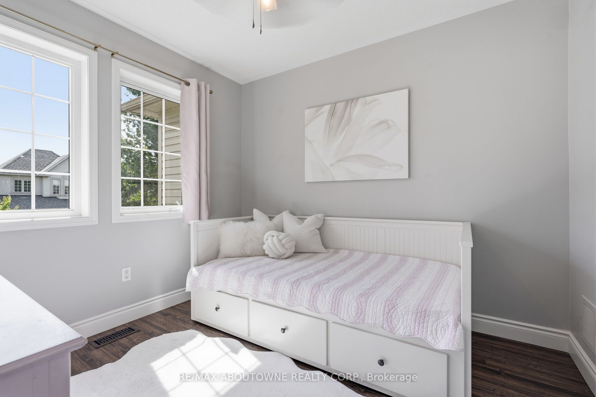 2469 Springforest Drive, Oakville ‣ W13716872 2469 Springforest Drive, Oakville ‣ W13716872
