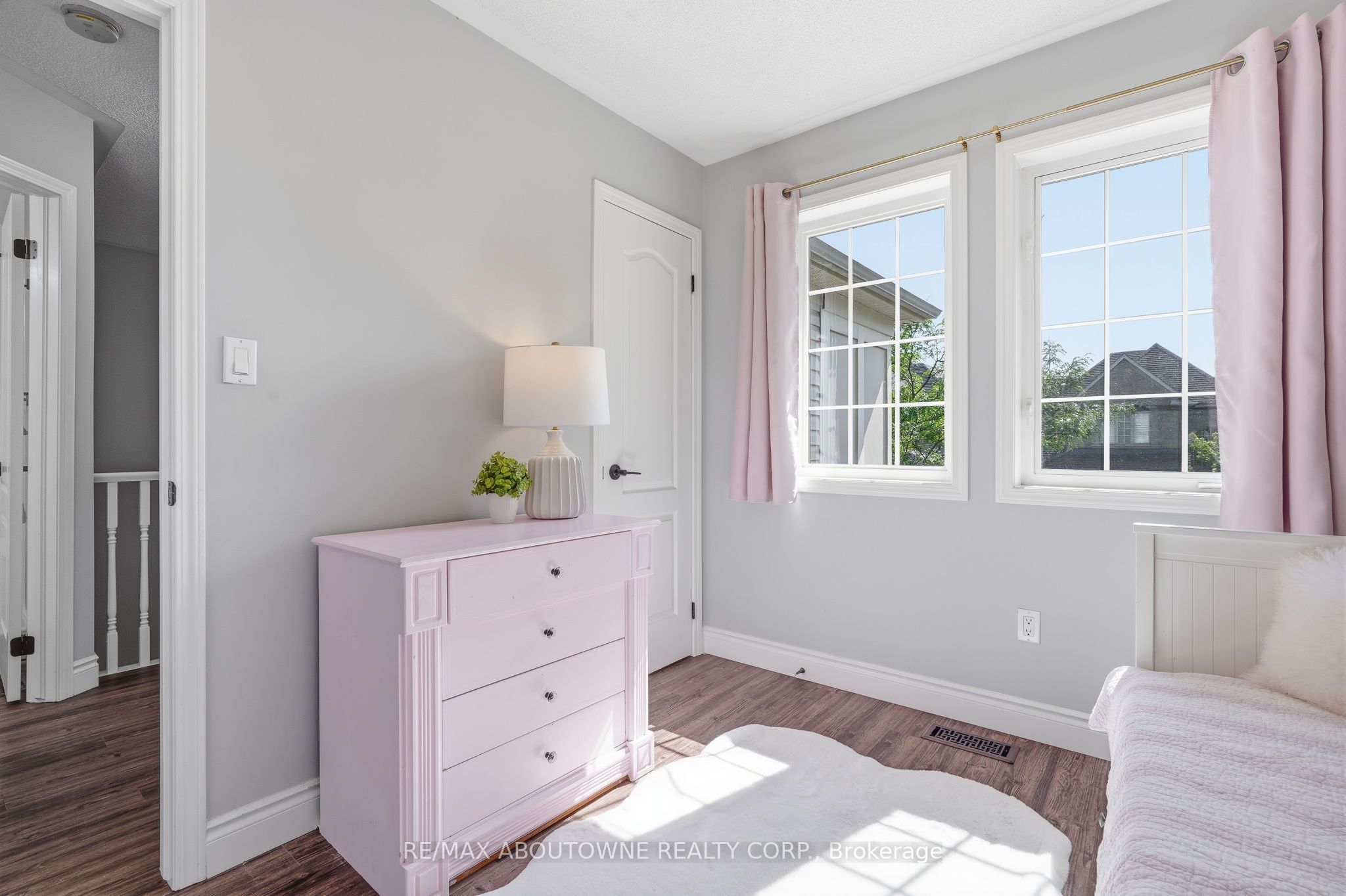2469 Springforest Drive, Oakville ‣ W13716872 2469 Springforest Drive, Oakville ‣ W13716872