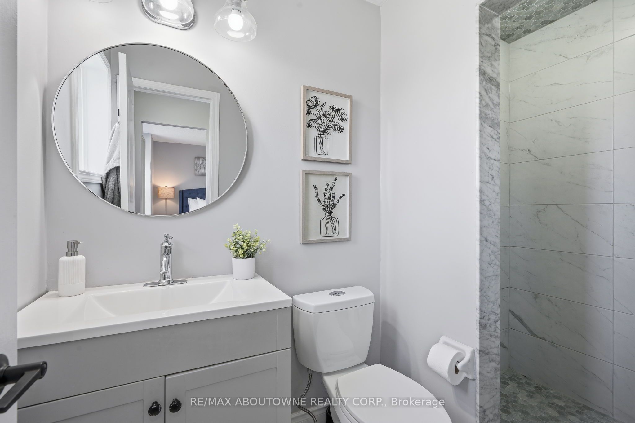 2469 Springforest Drive, Oakville ‣ W13716872 2469 Springforest Drive, Oakville ‣ W13716872