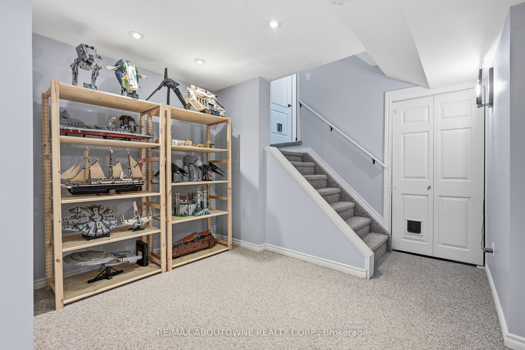 2469 Springforest Drive, Oakville ‣ W13716872 2469 Springforest Drive, Oakville ‣ W13716872