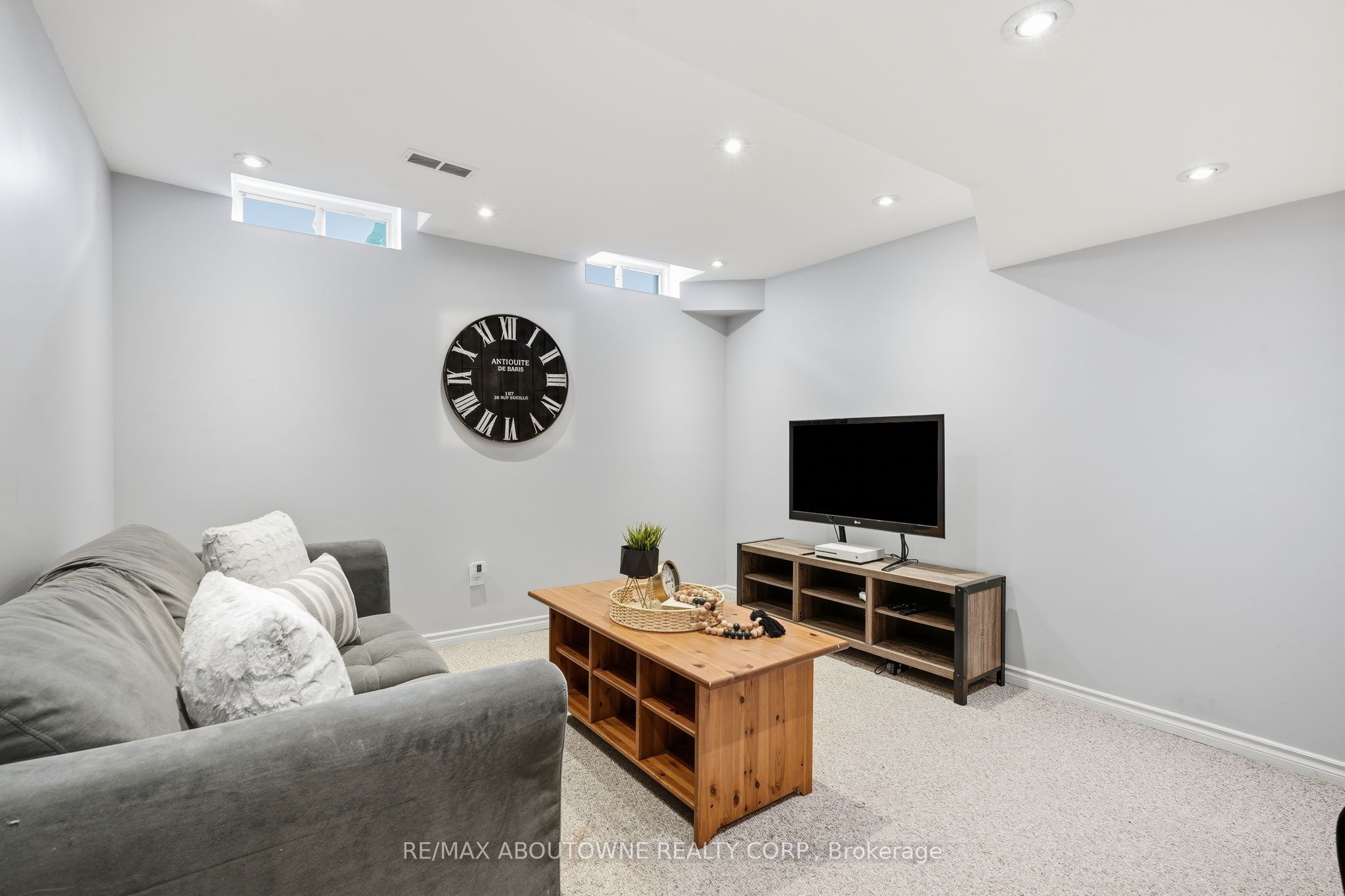 2469 Springforest Drive, Oakville ‣ W13716872 2469 Springforest Drive, Oakville ‣ W13716872