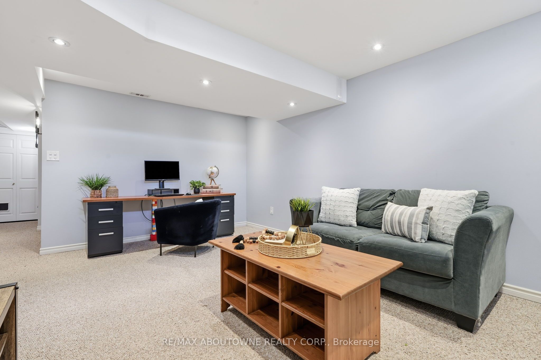 2469 Springforest Drive, Oakville ‣ W13716872 2469 Springforest Drive, Oakville ‣ W13716872