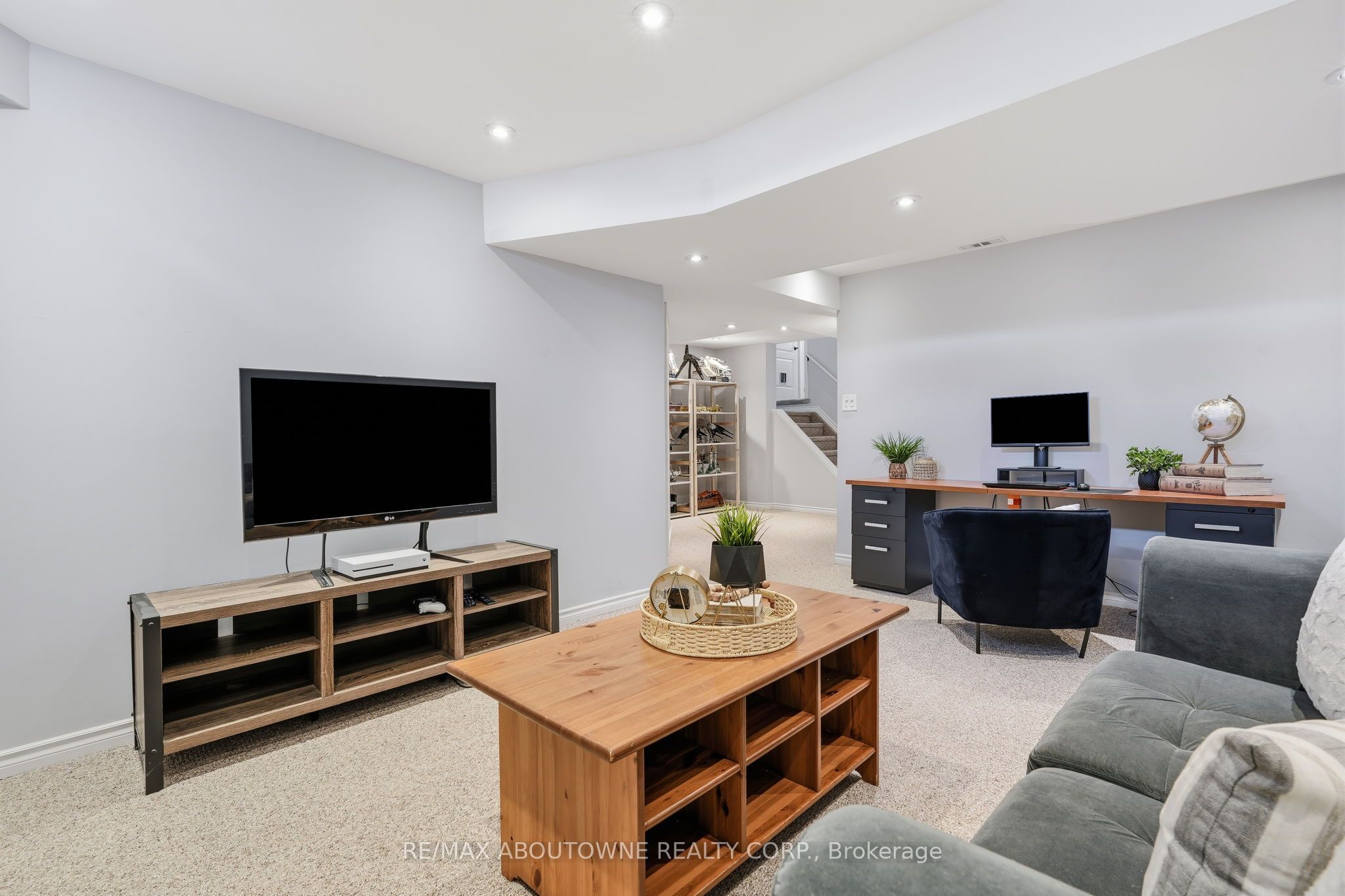 2469 Springforest Drive, Oakville ‣ W13716872 2469 Springforest Drive, Oakville ‣ W13716872