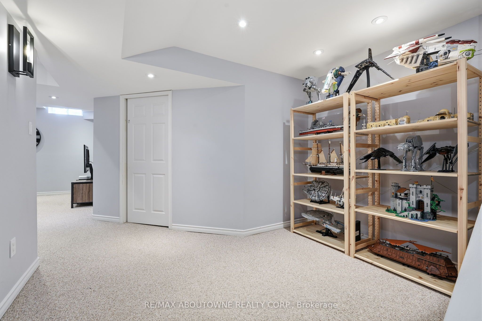 2469 Springforest Drive, Oakville ‣ W13716872 2469 Springforest Drive, Oakville ‣ W13716872