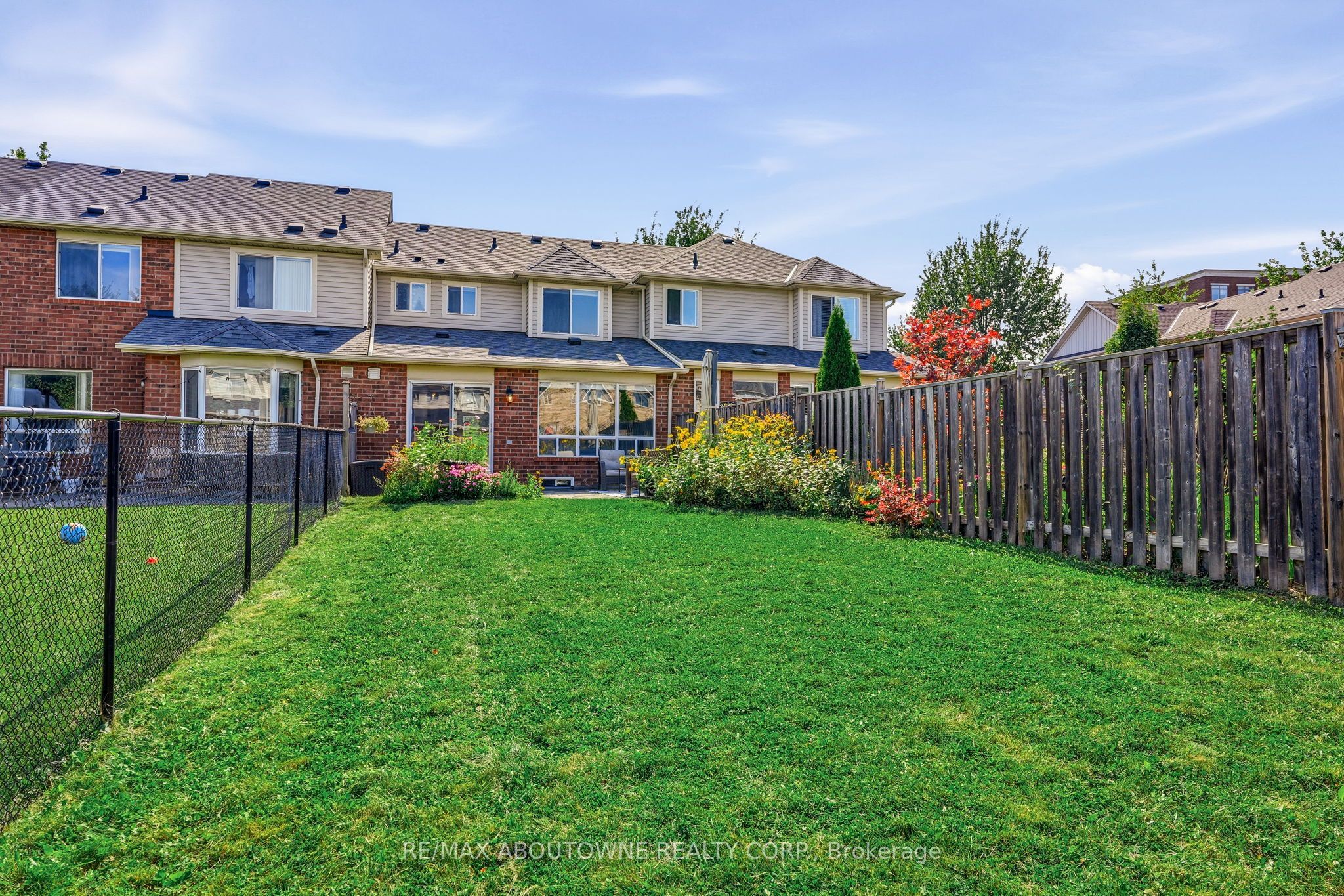 2469 Springforest Drive, Oakville ‣ W13716872 2469 Springforest Drive, Oakville ‣ W13716872