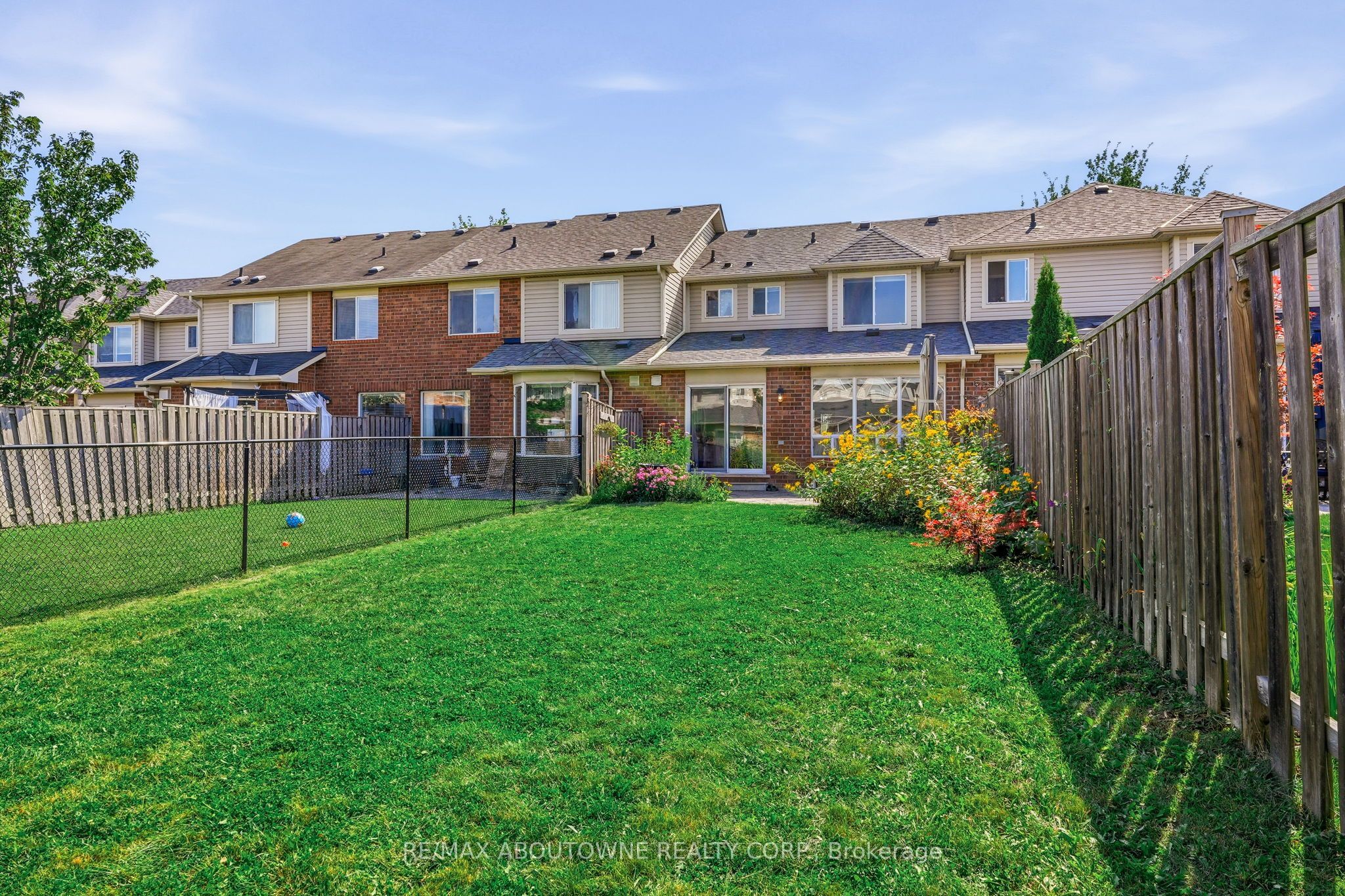 2469 Springforest Drive, Oakville ‣ W13716872 2469 Springforest Drive, Oakville ‣ W13716872