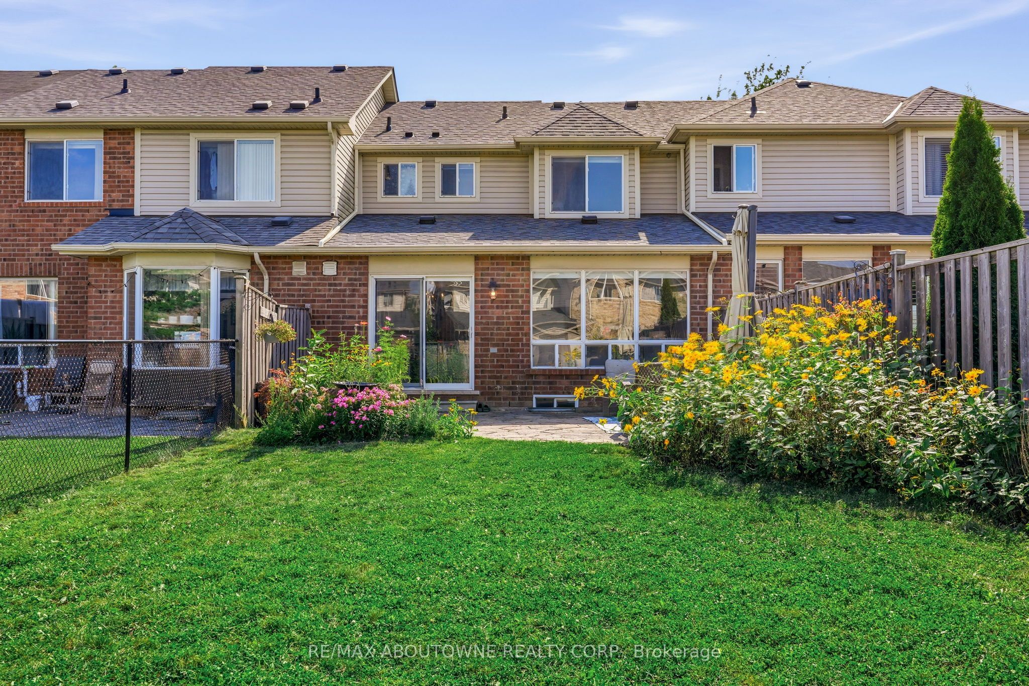 2469 Springforest Drive, Oakville ‣ W13716872 2469 Springforest Drive, Oakville ‣ W13716872