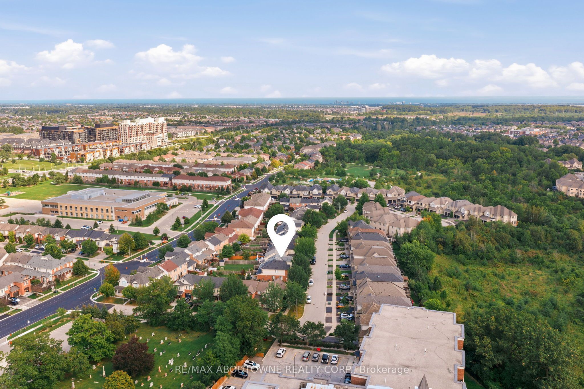 2469 Springforest Drive, Oakville ‣ W13716872 2469 Springforest Drive, Oakville ‣ W13716872