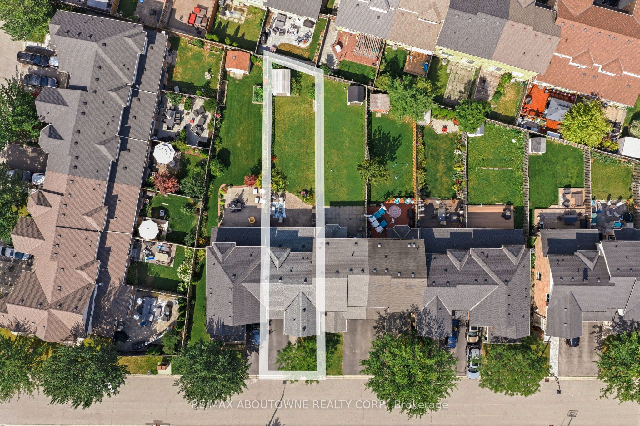 2469 Springforest Drive, Oakville ‣ W13716872 2469 Springforest Drive, Oakville ‣ W13716872
