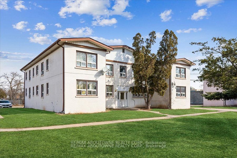 1031 Churchill Avenue, Oakville