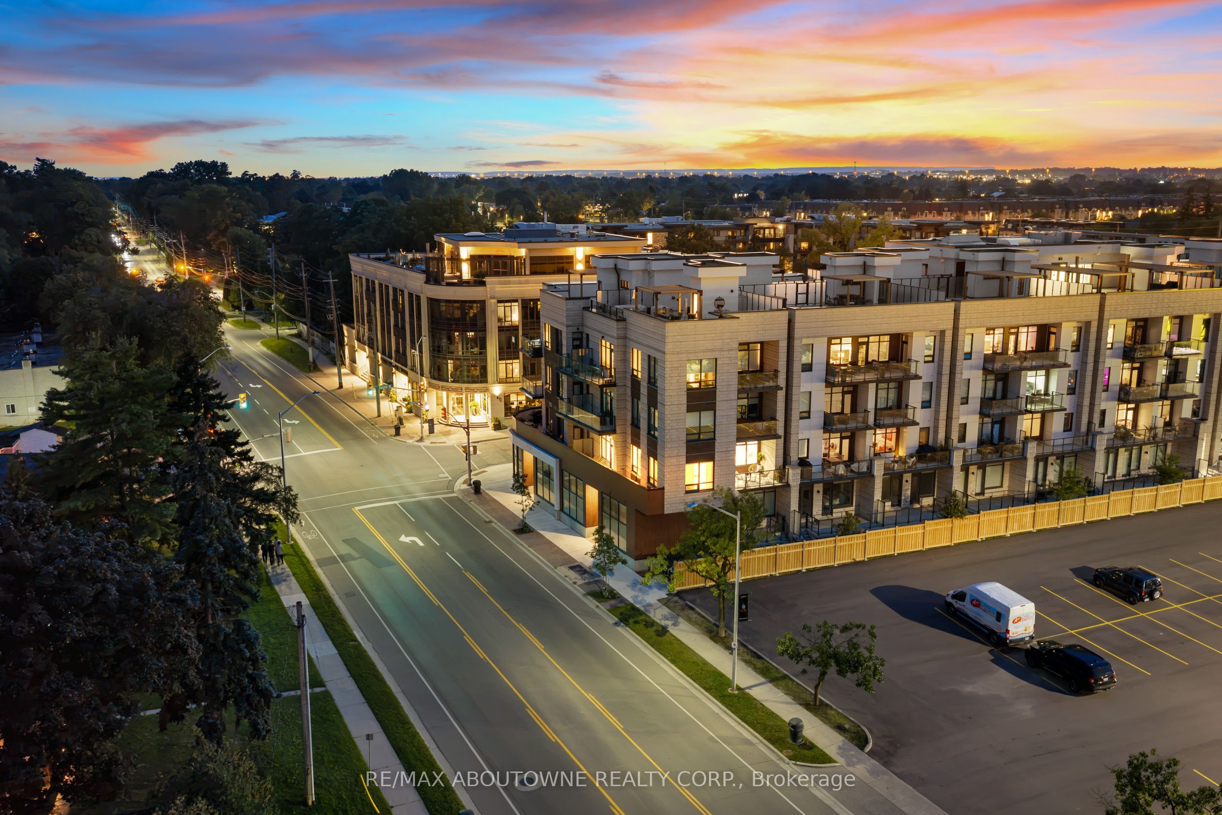 14 – 123 Maurice Drive, Oakville