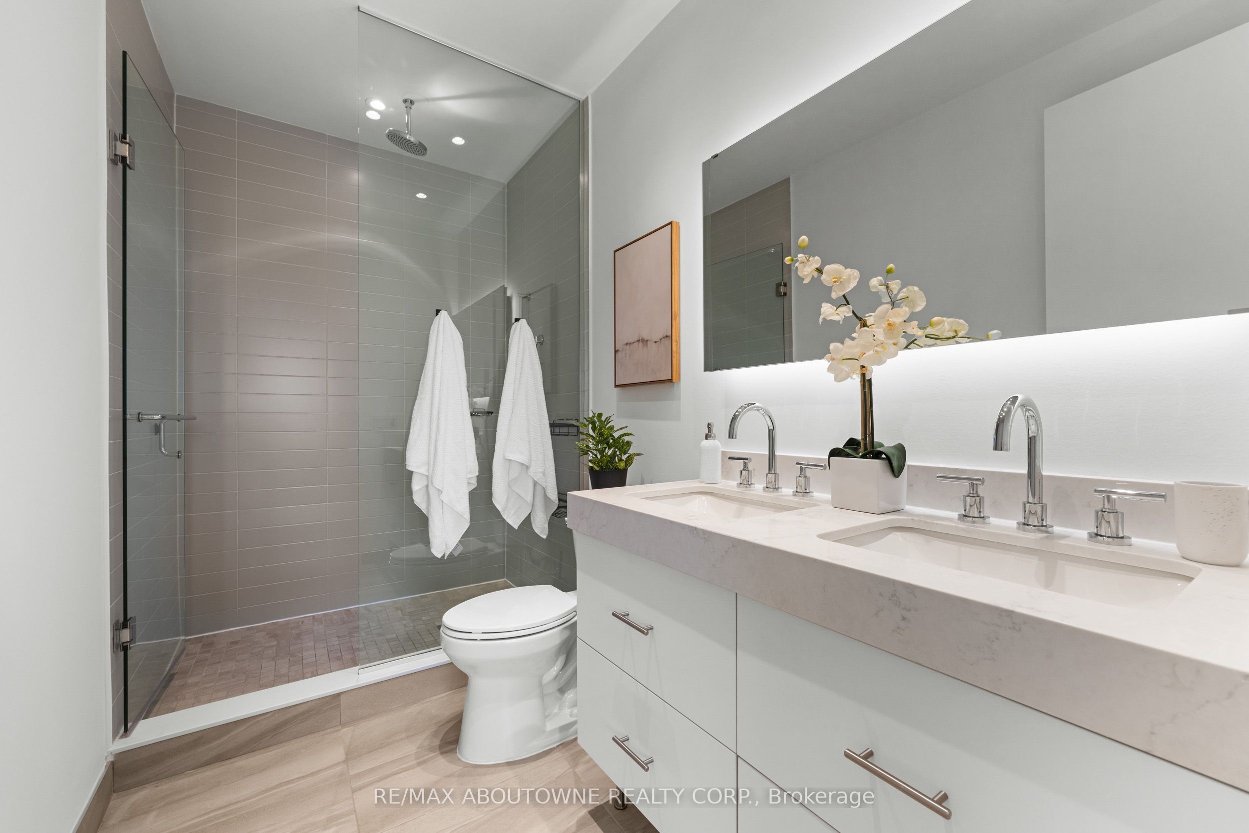 14 – 123 Maurice Drive, Oakville ‣ W13722270 14 – 123 Maurice Drive, Oakville ‣ W13722270