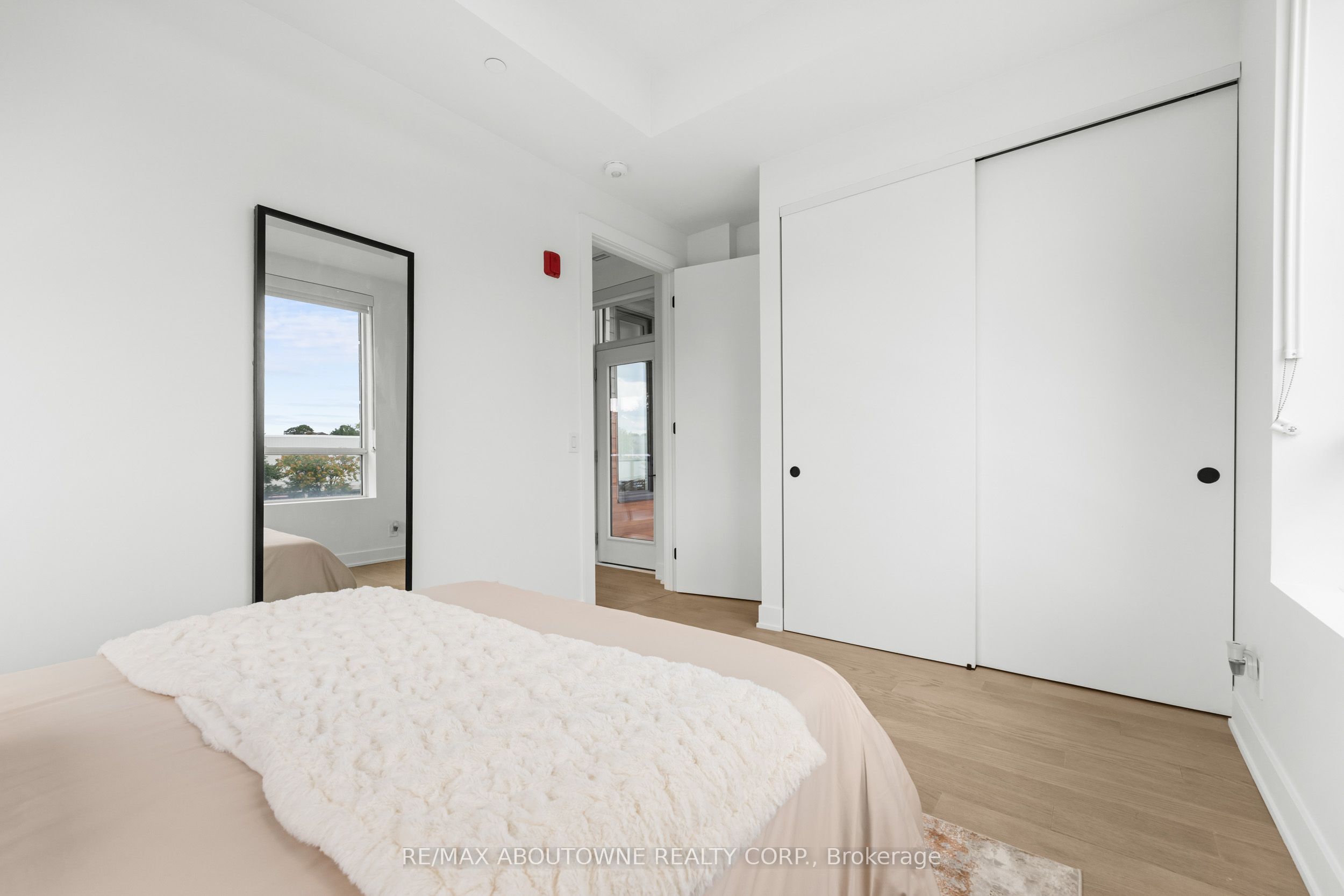 14 – 123 Maurice Drive, Oakville ‣ W13722270 14 – 123 Maurice Drive, Oakville ‣ W13722270
