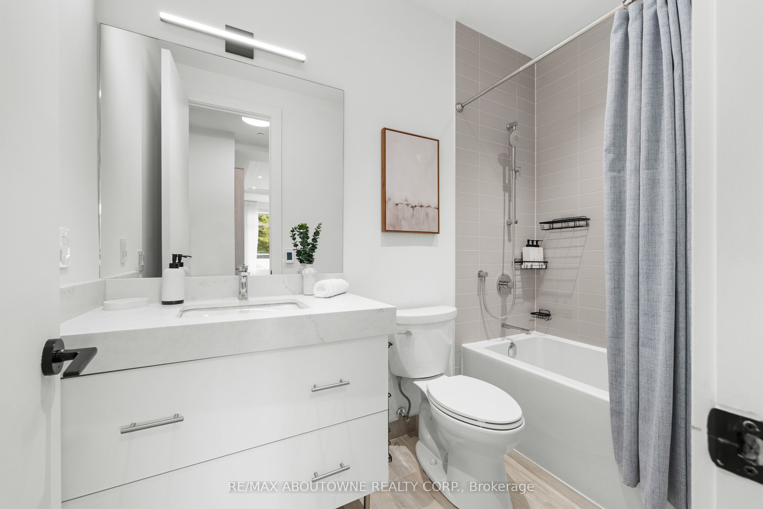 14 – 123 Maurice Drive, Oakville ‣ W13722270 14 – 123 Maurice Drive, Oakville ‣ W13722270