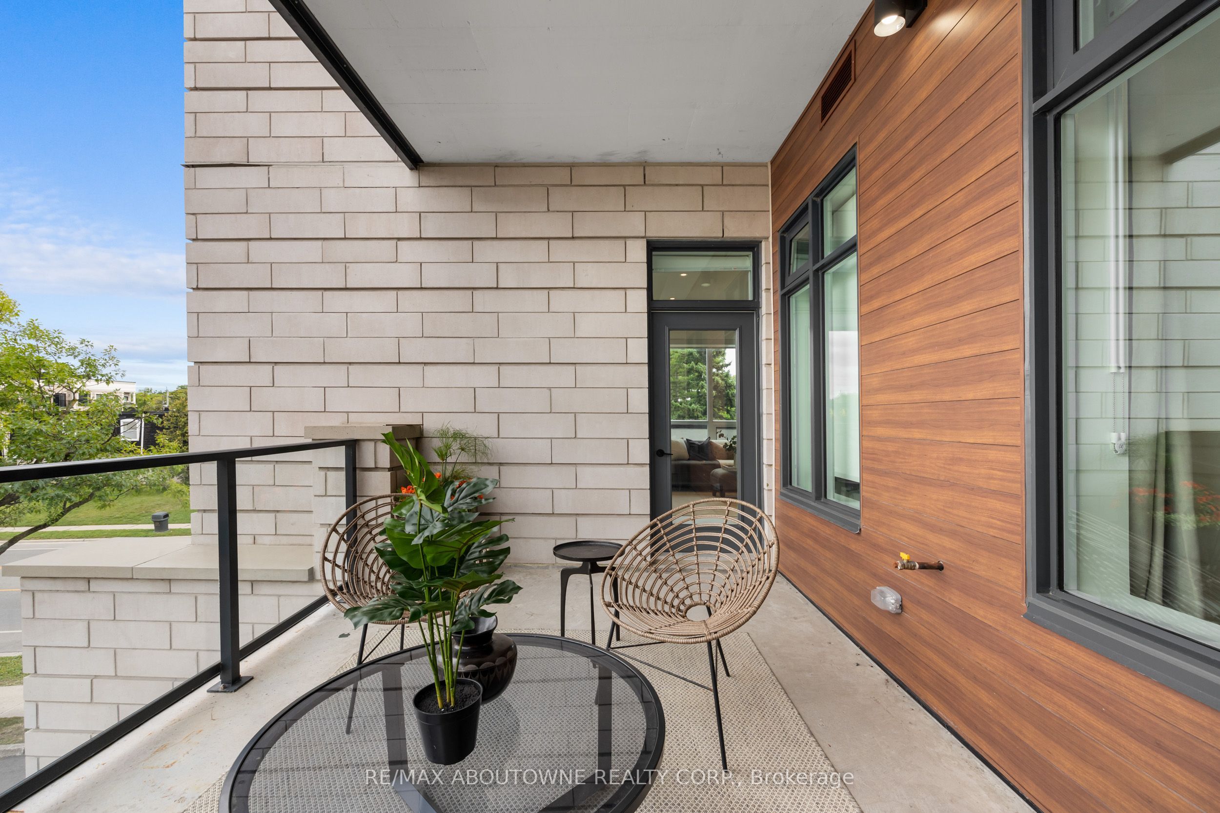 14 – 123 Maurice Drive, Oakville ‣ W13722270 14 – 123 Maurice Drive, Oakville ‣ W13722270
