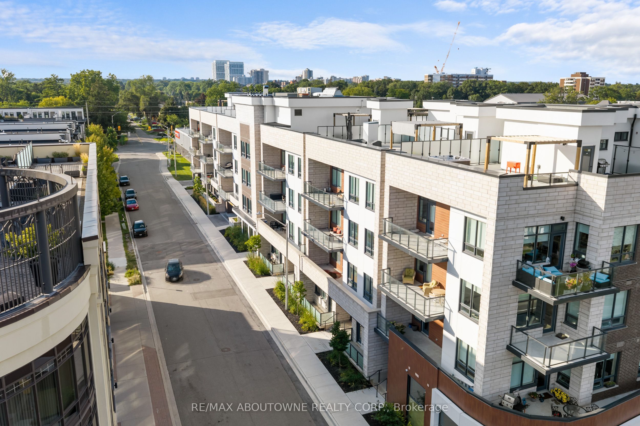 14 – 123 Maurice Drive, Oakville ‣ W13722270 14 – 123 Maurice Drive, Oakville ‣ W13722270