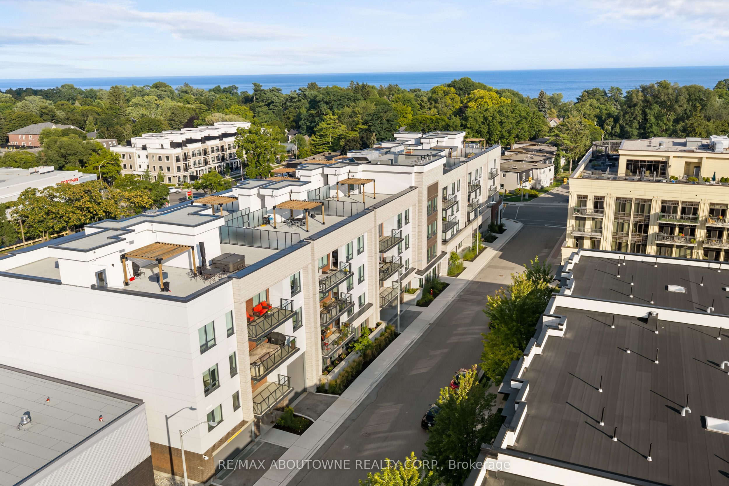 14 – 123 Maurice Drive, Oakville ‣ W13722270 14 – 123 Maurice Drive, Oakville ‣ W13722270