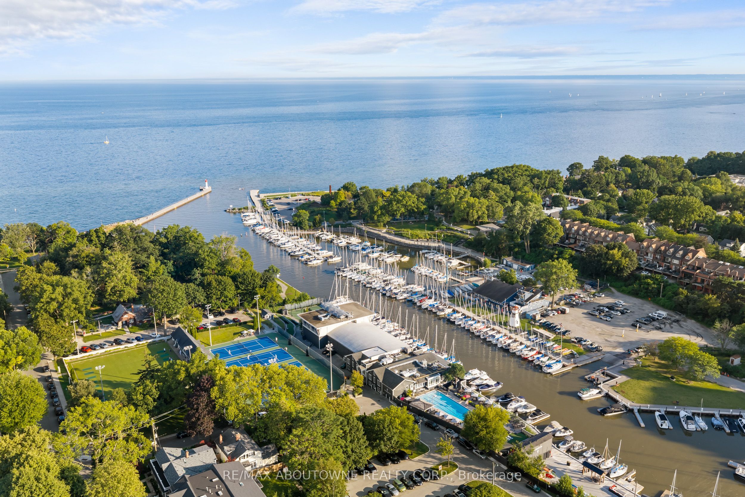 14 – 123 Maurice Drive, Oakville ‣ W13722270 14 – 123 Maurice Drive, Oakville ‣ W13722270