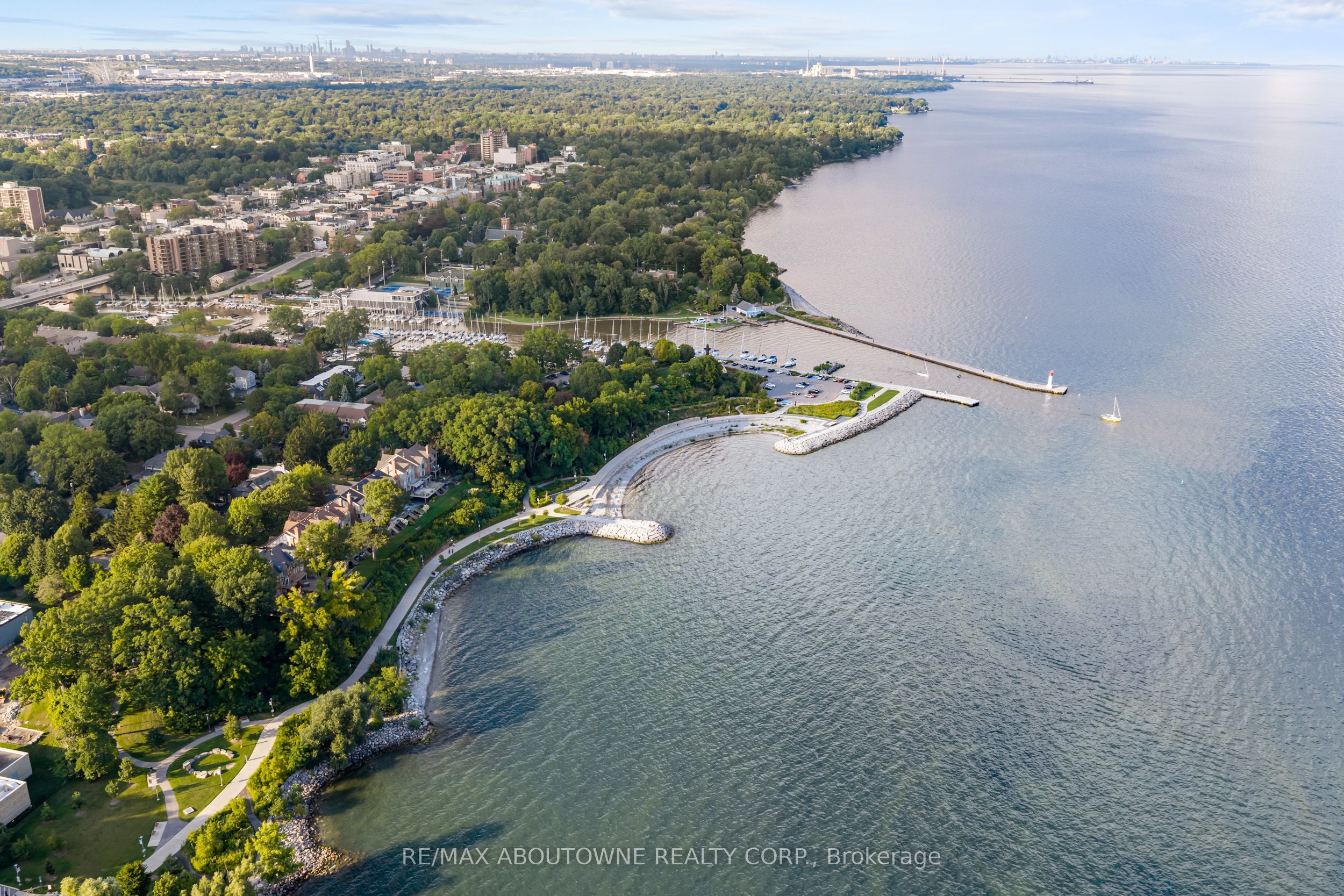 14 – 123 Maurice Drive, Oakville ‣ W13722270 14 – 123 Maurice Drive, Oakville ‣ W13722270