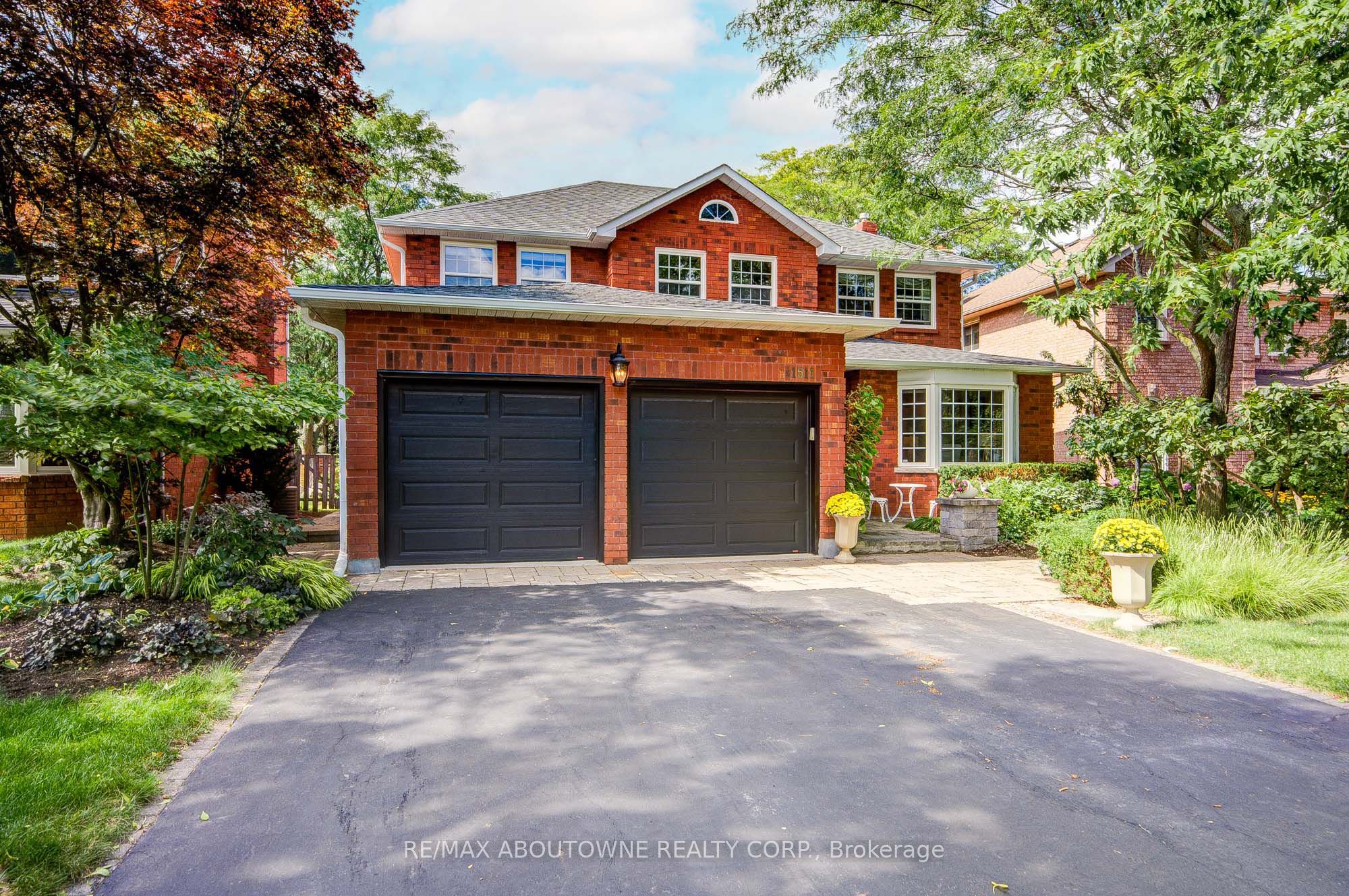 1511 Stoneybrook Trail, Oakville ‣ W13722998 1511 Stoneybrook Trail, Oakville ‣ W13722998