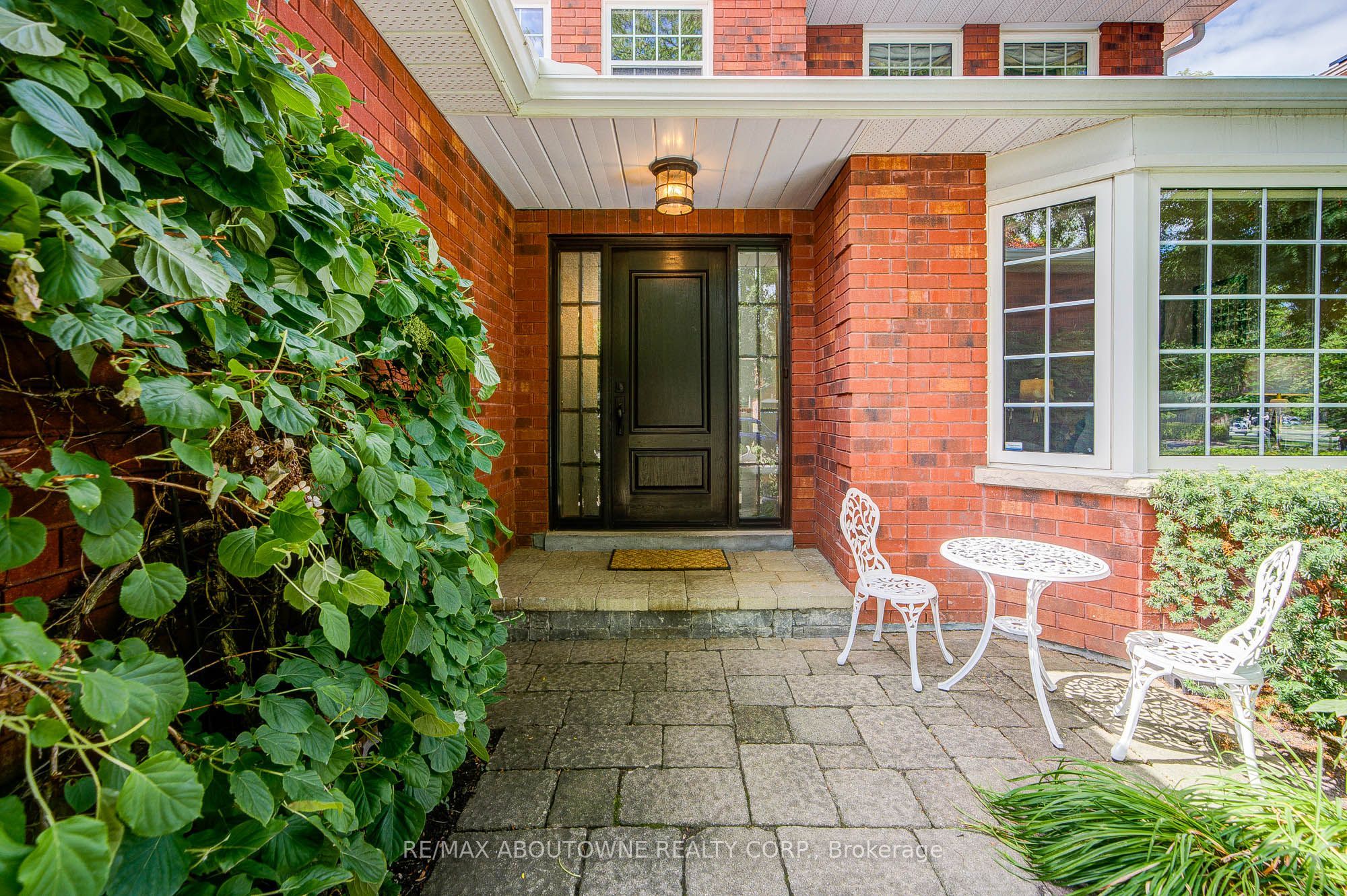 1511 Stoneybrook Trail, Oakville ‣ W13722998 1511 Stoneybrook Trail, Oakville ‣ W13722998