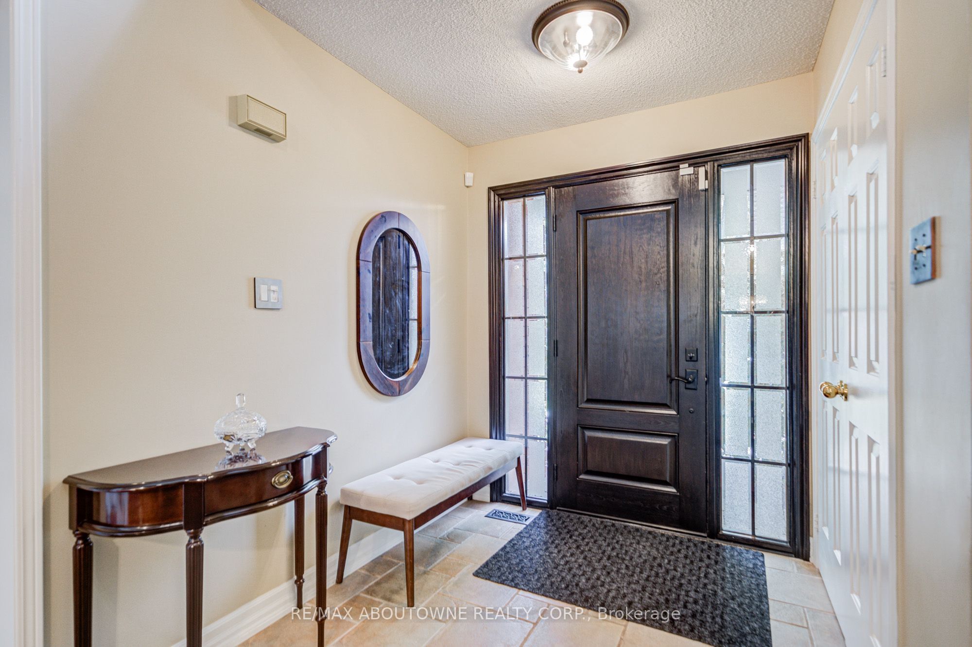 1511 Stoneybrook Trail, Oakville ‣ W13722998 1511 Stoneybrook Trail, Oakville ‣ W13722998