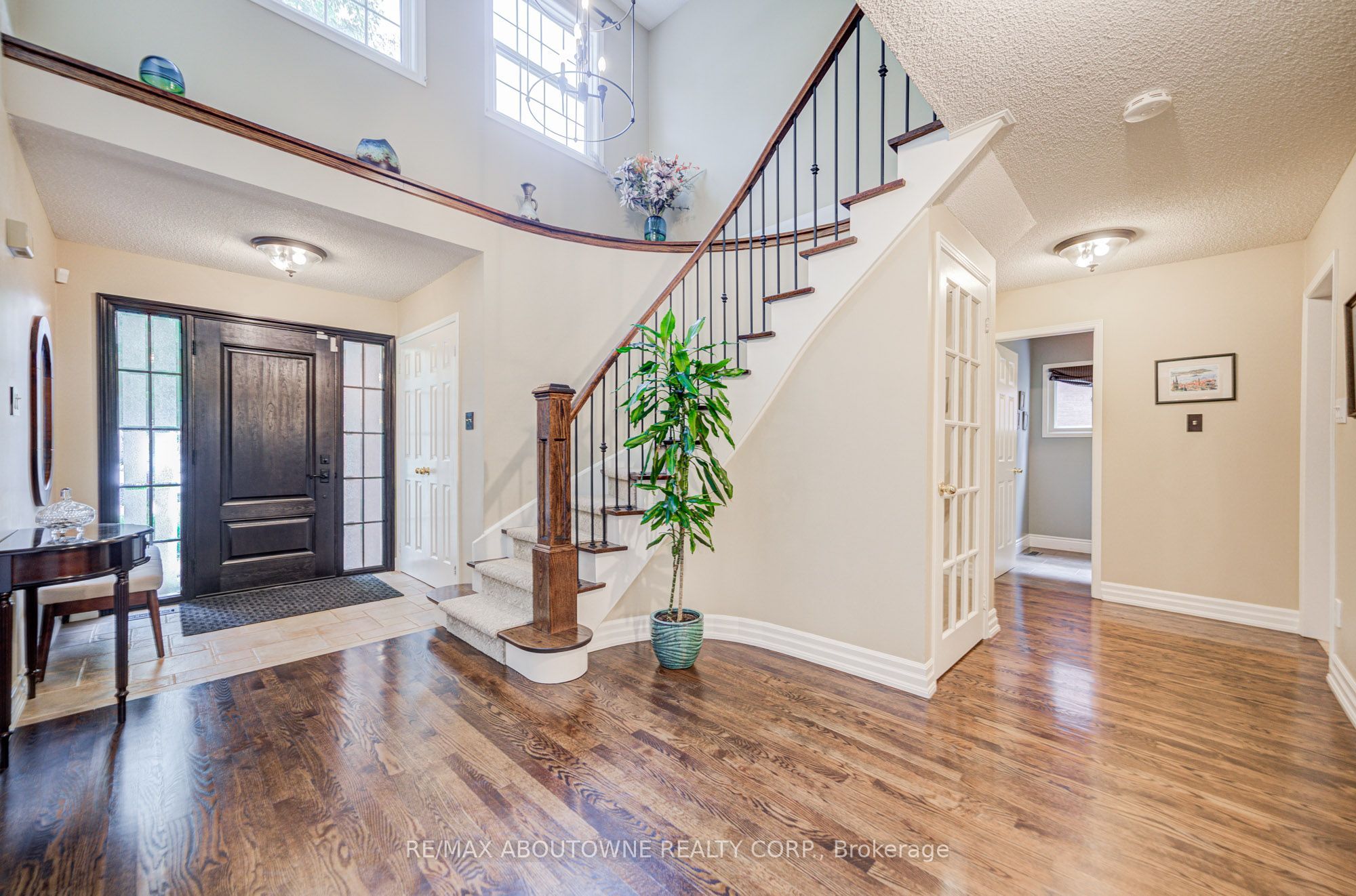 1511 Stoneybrook Trail, Oakville ‣ W13722998 1511 Stoneybrook Trail, Oakville ‣ W13722998