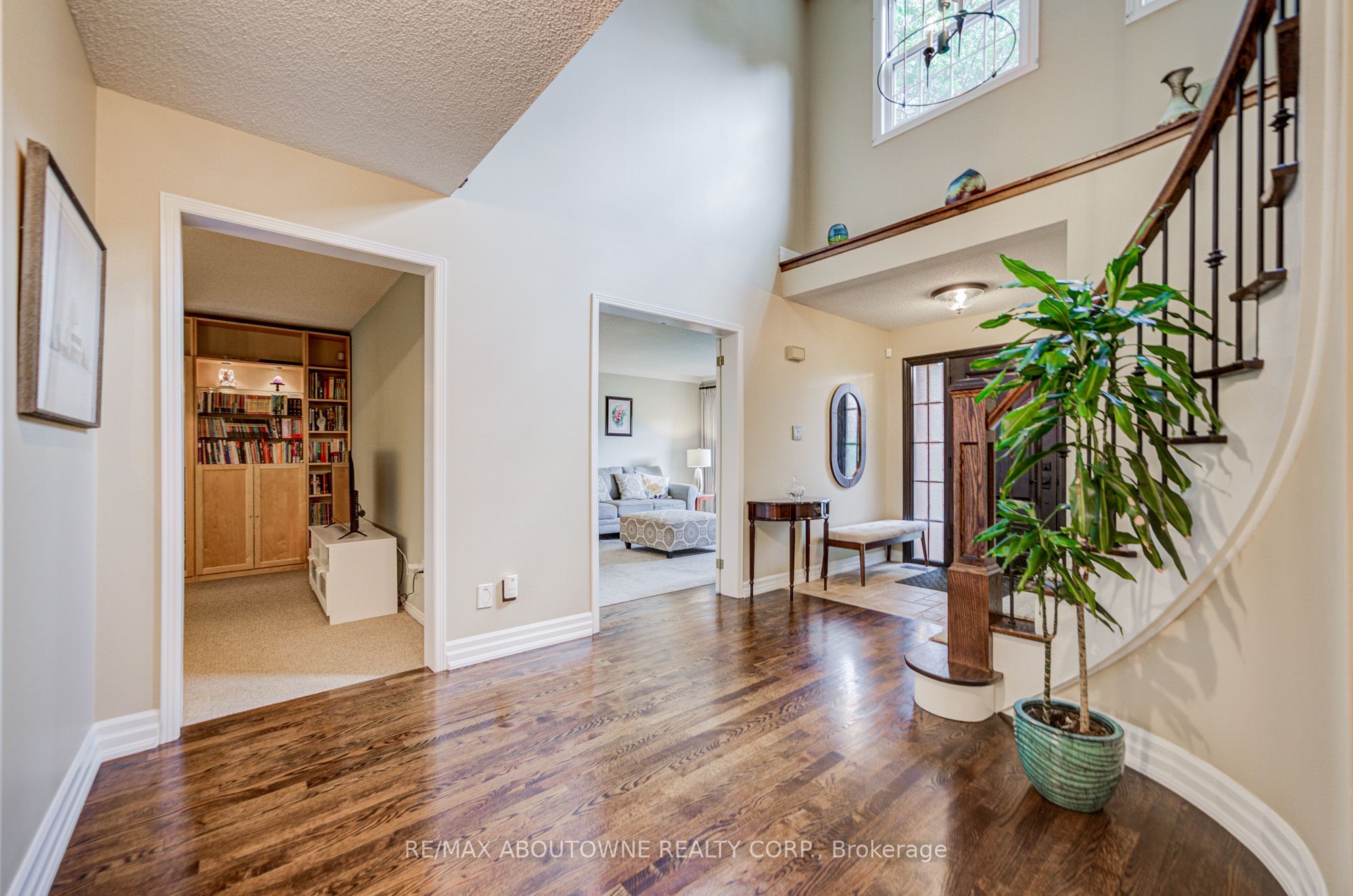 1511 Stoneybrook Trail, Oakville ‣ W13722998 1511 Stoneybrook Trail, Oakville ‣ W13722998