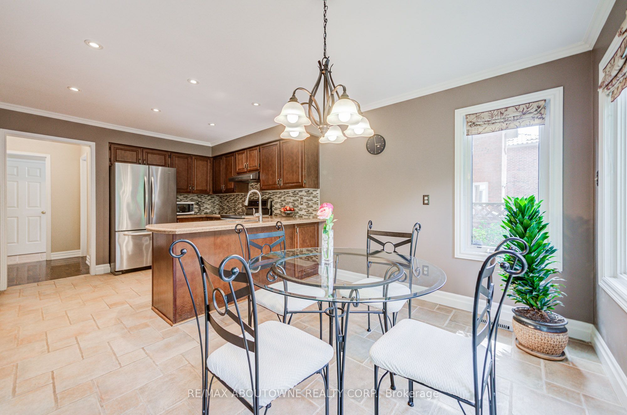 1511 Stoneybrook Trail, Oakville ‣ W13722998 1511 Stoneybrook Trail, Oakville ‣ W13722998
