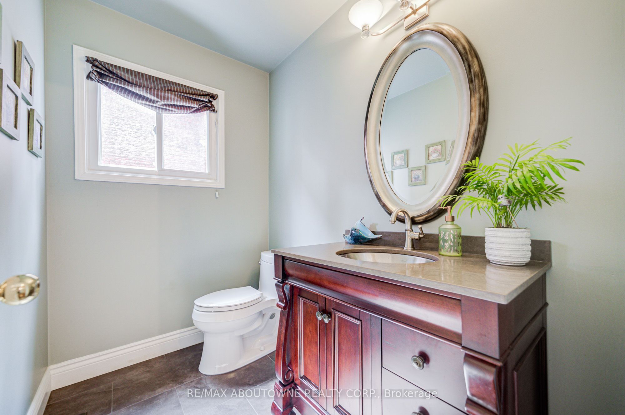 1511 Stoneybrook Trail, Oakville ‣ W13722998 1511 Stoneybrook Trail, Oakville ‣ W13722998