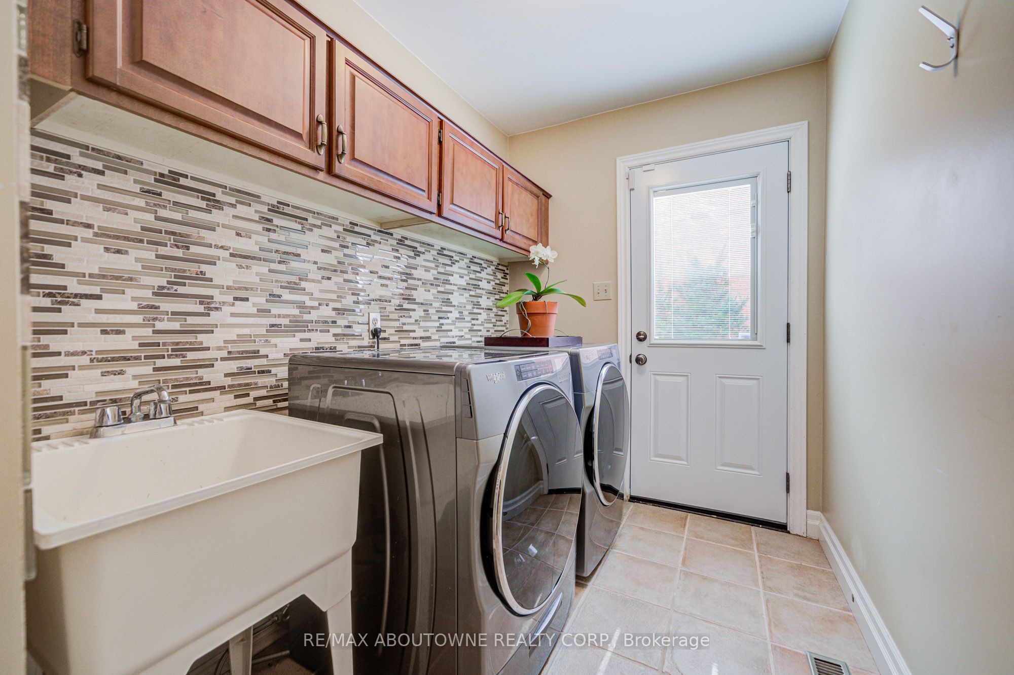 1511 Stoneybrook Trail, Oakville ‣ W13722998 1511 Stoneybrook Trail, Oakville ‣ W13722998