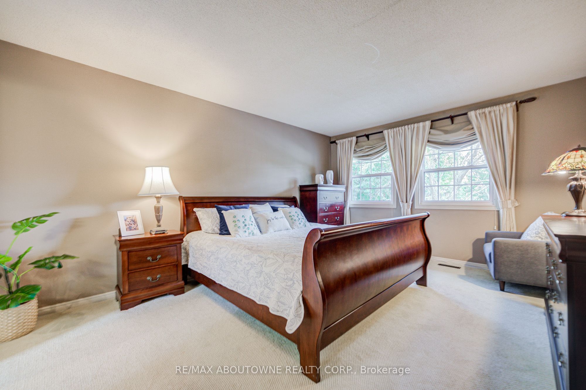 1511 Stoneybrook Trail, Oakville ‣ W13722998 1511 Stoneybrook Trail, Oakville ‣ W13722998