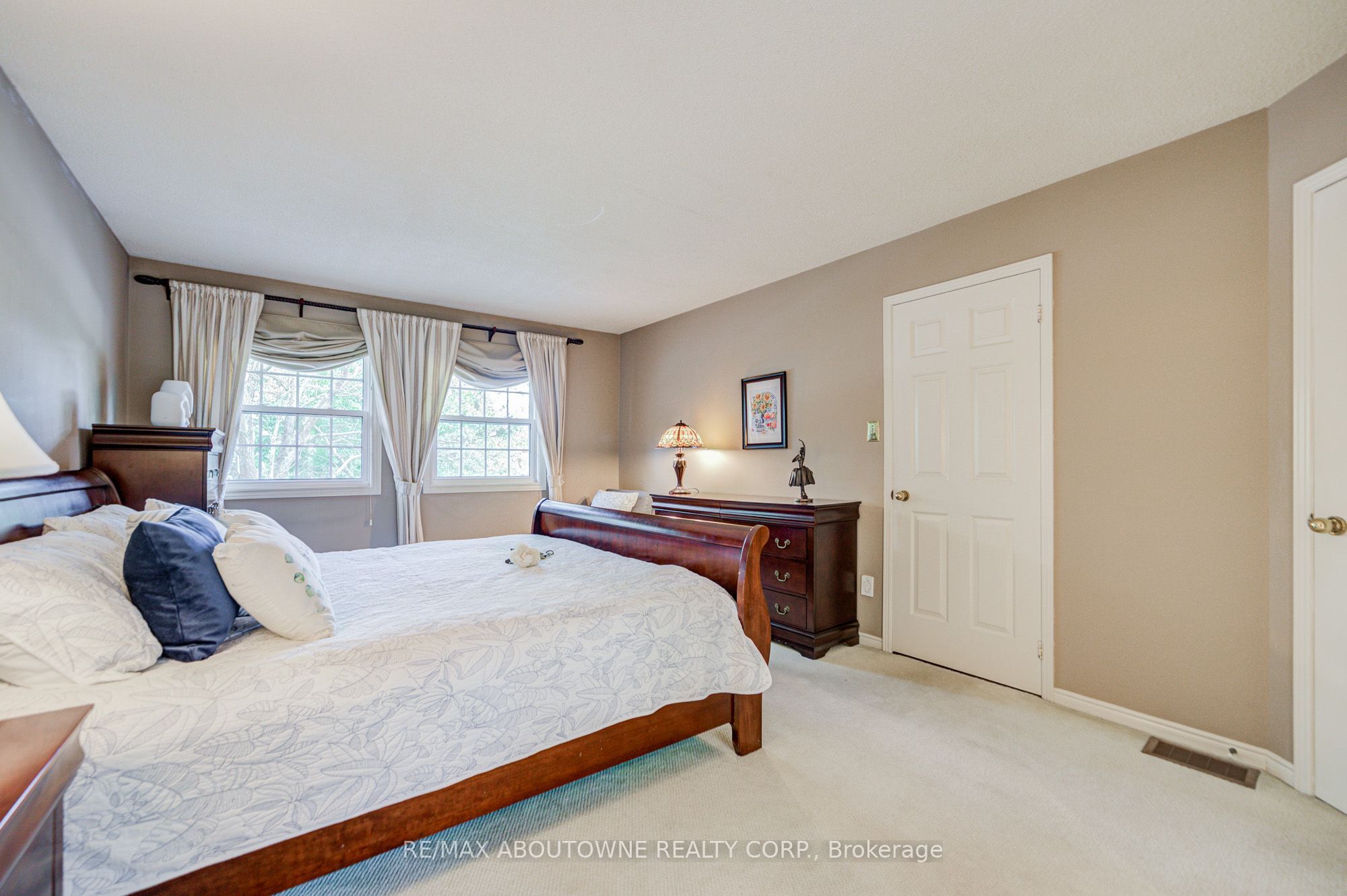 1511 Stoneybrook Trail, Oakville ‣ W13722998 1511 Stoneybrook Trail, Oakville ‣ W13722998
