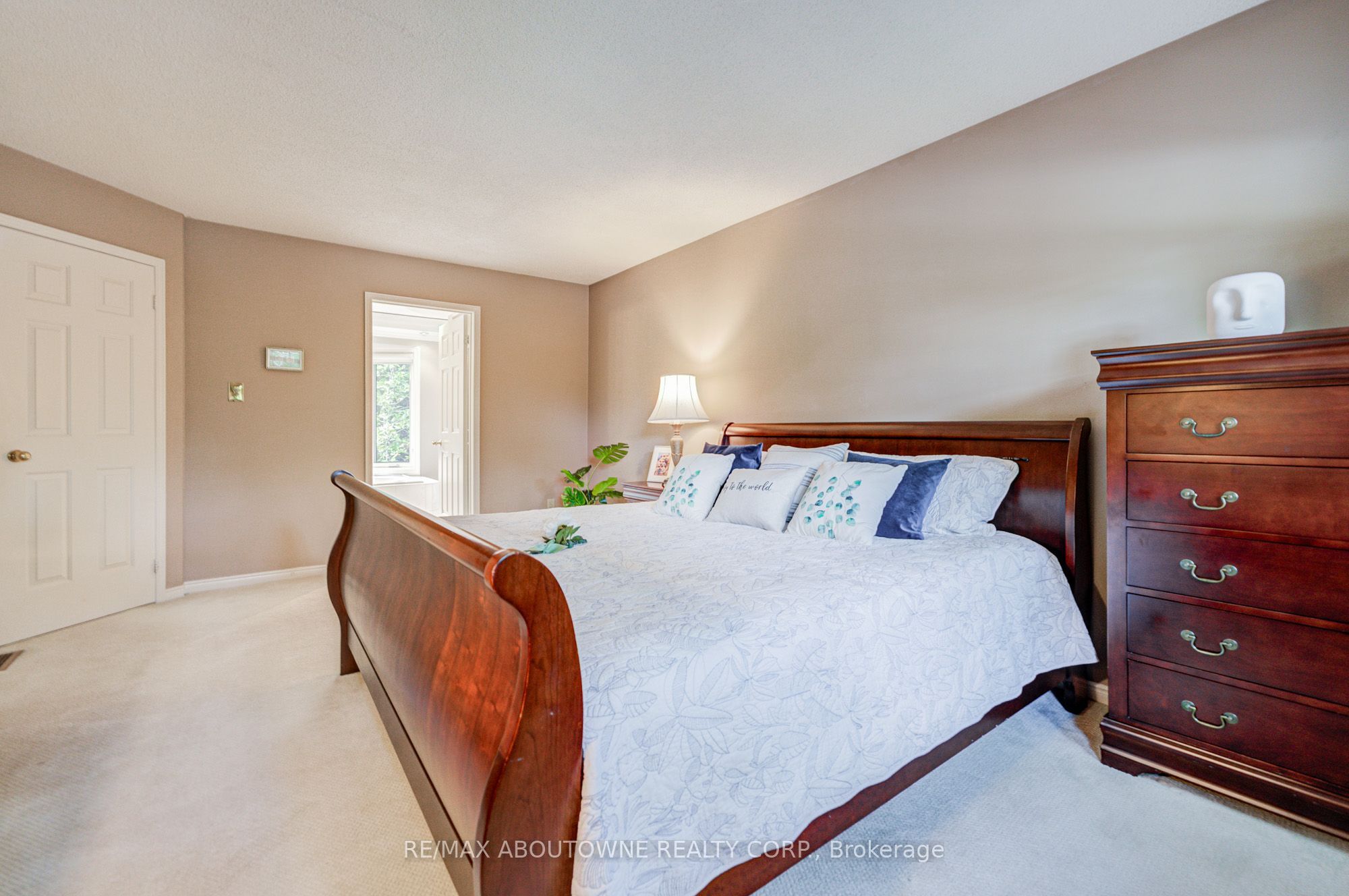 1511 Stoneybrook Trail, Oakville ‣ W13722998 1511 Stoneybrook Trail, Oakville ‣ W13722998