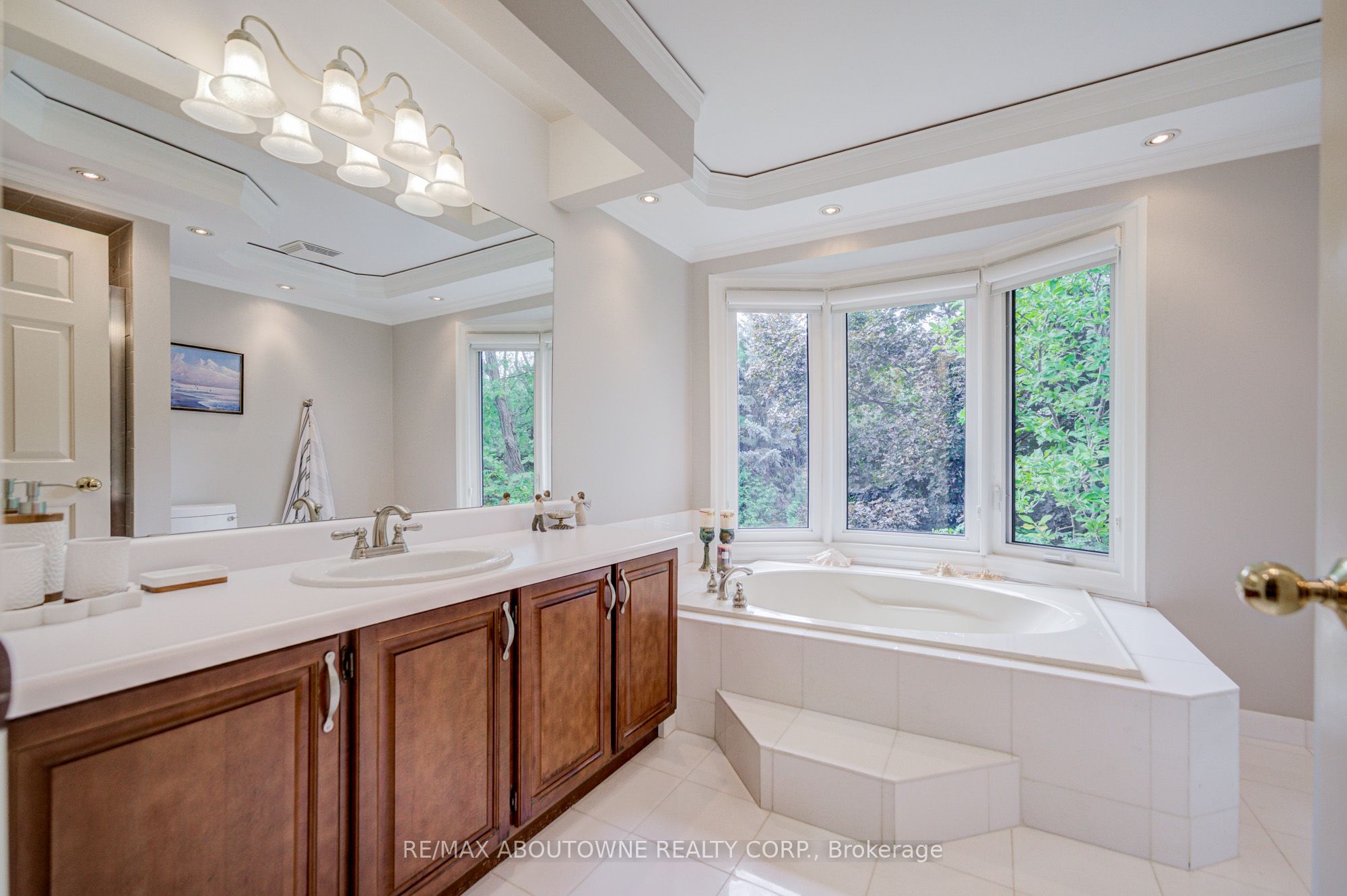 1511 Stoneybrook Trail, Oakville ‣ W13722998 1511 Stoneybrook Trail, Oakville ‣ W13722998