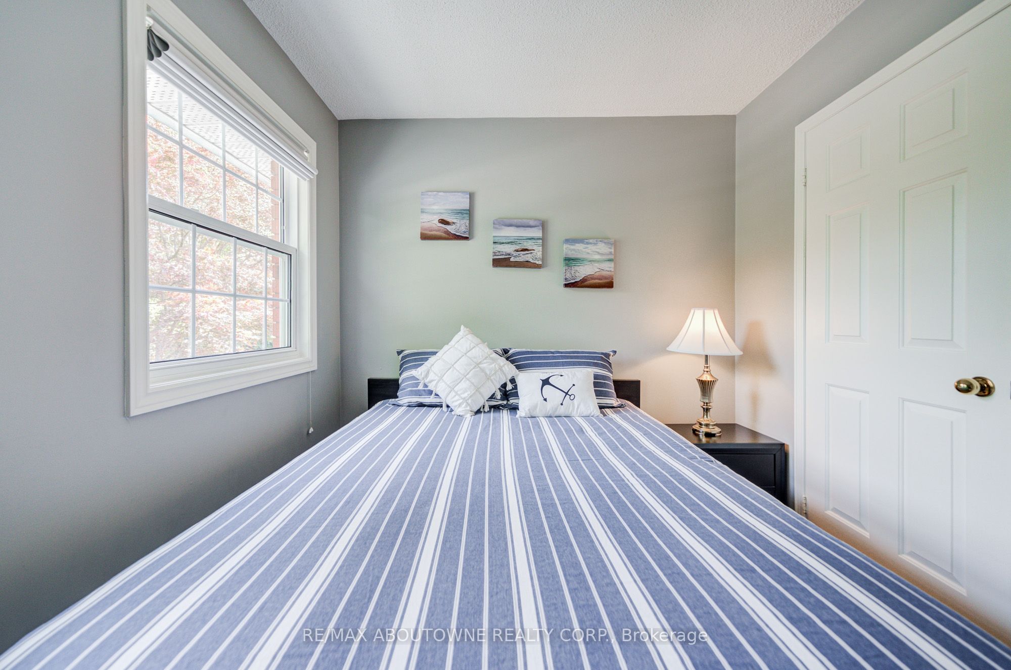 1511 Stoneybrook Trail, Oakville ‣ W13722998 1511 Stoneybrook Trail, Oakville ‣ W13722998