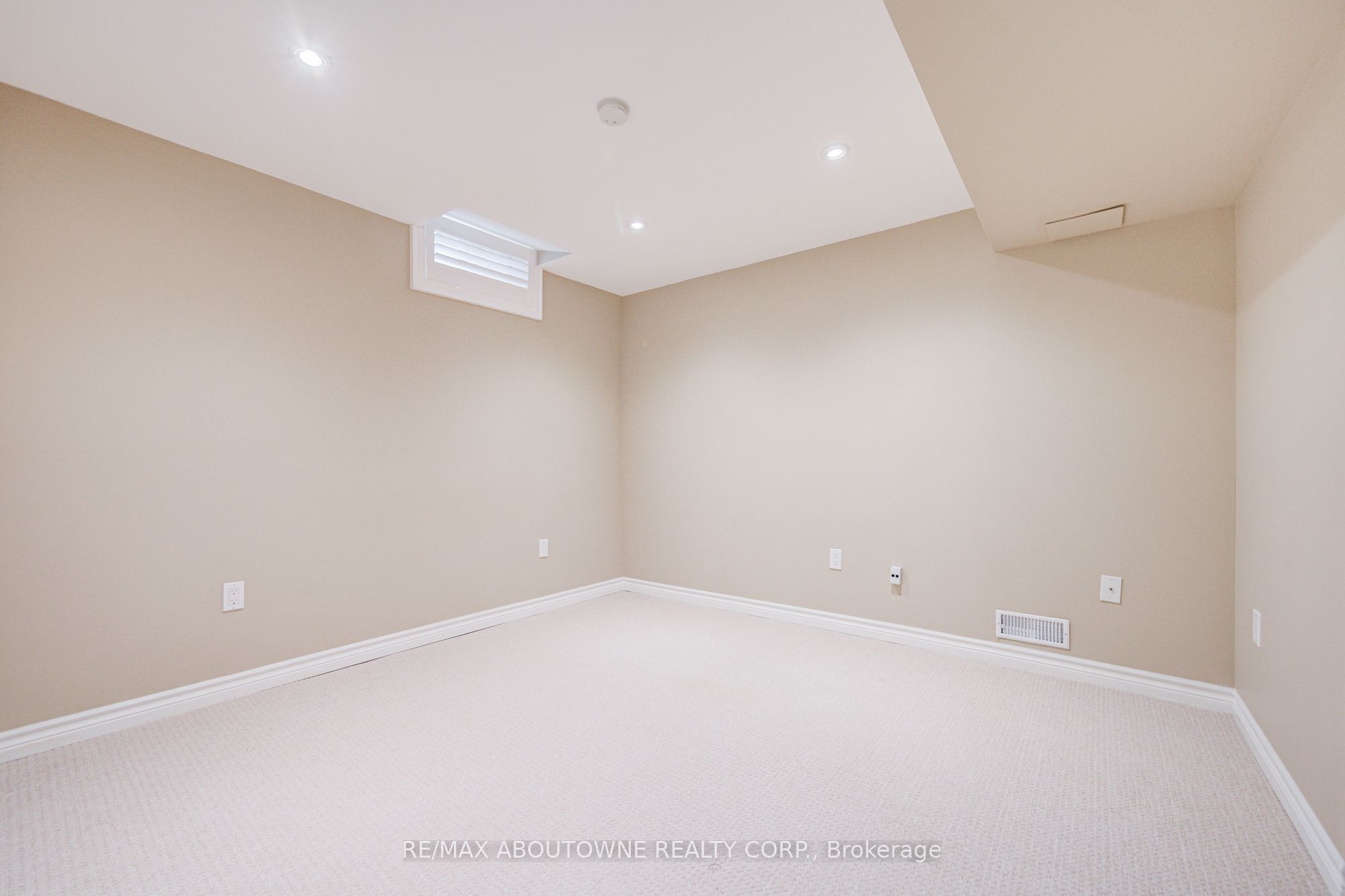 1511 Stoneybrook Trail, Oakville ‣ W13722998 1511 Stoneybrook Trail, Oakville ‣ W13722998