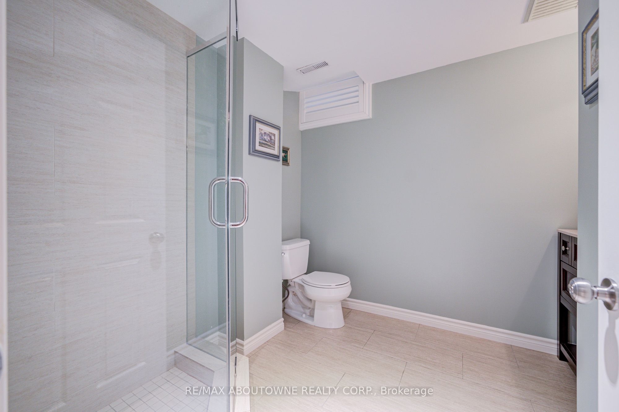 1511 Stoneybrook Trail, Oakville ‣ W13722998 1511 Stoneybrook Trail, Oakville ‣ W13722998