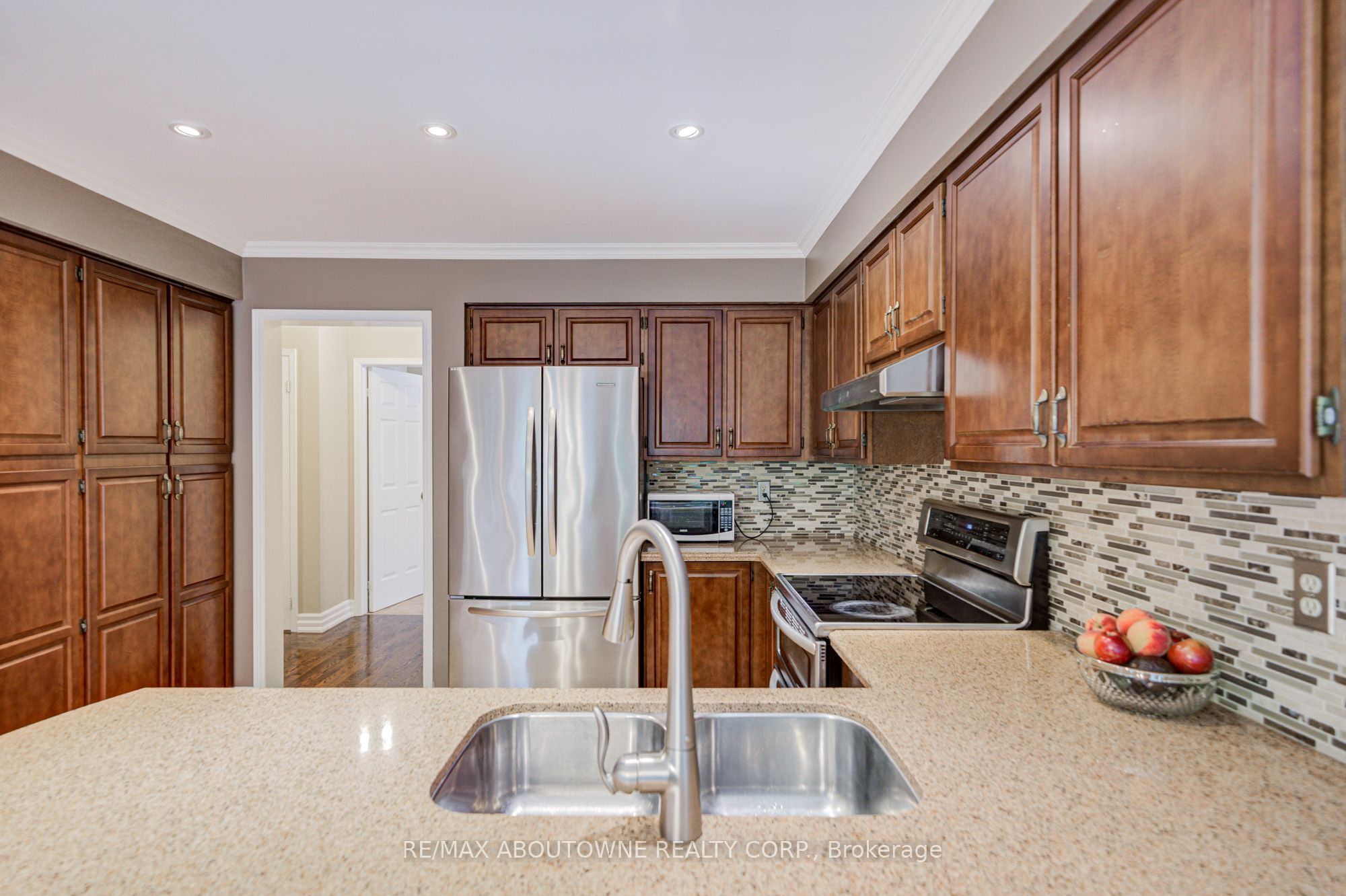 1511 Stoneybrook Trail, Oakville ‣ W13722998 1511 Stoneybrook Trail, Oakville ‣ W13722998
