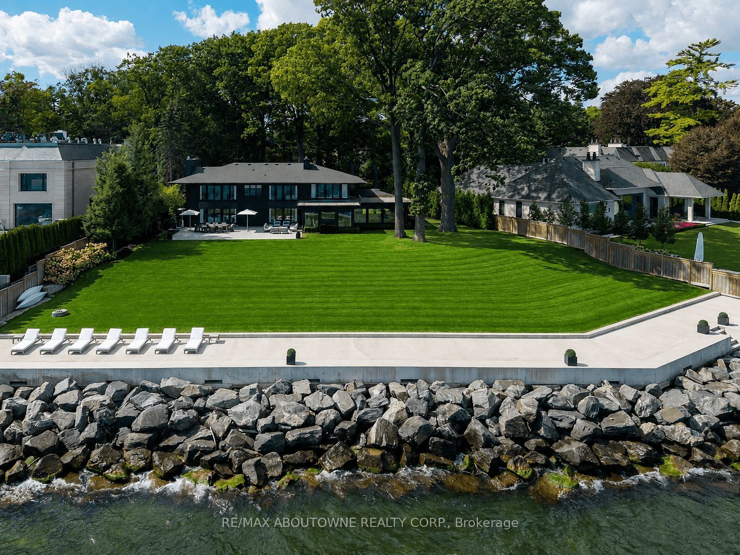 3 Ennisclare Drive, Oakville ‣ W13725602 3 Ennisclare Drive, Oakville ‣ W13725602