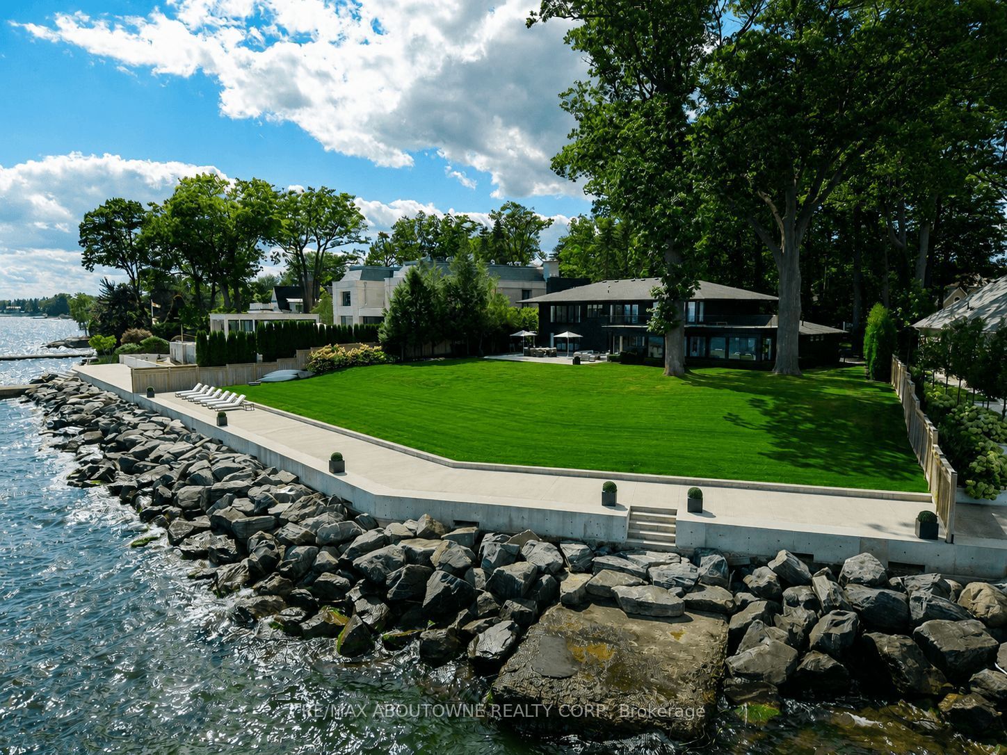 3 Ennisclare Drive, Oakville ‣ W13725602 3 Ennisclare Drive, Oakville ‣ W13725602