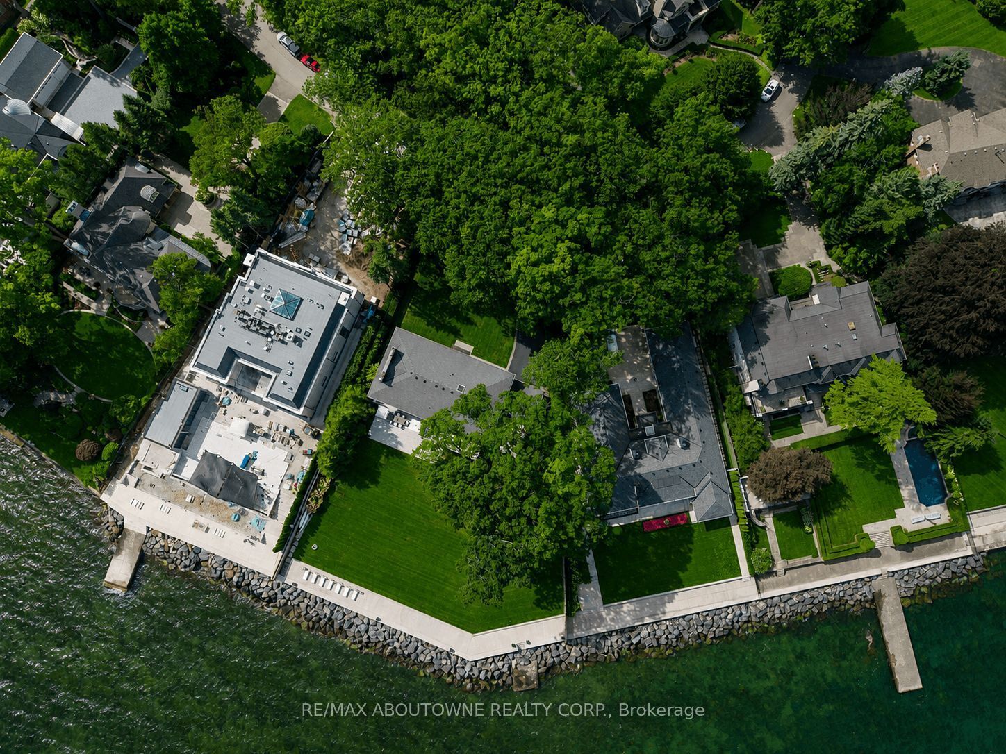 3 Ennisclare Drive, Oakville ‣ W13725602 3 Ennisclare Drive, Oakville ‣ W13725602