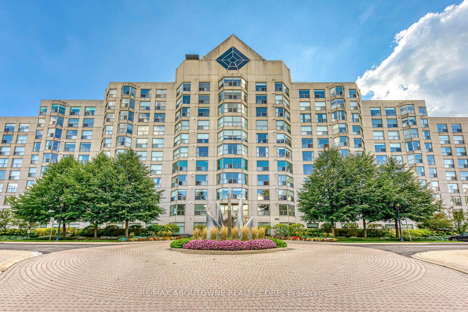 13 – 1700 The Collegeway, Mississauga ‣ W13725676 13 – 1700 The Collegeway, Mississauga ‣ W13725676