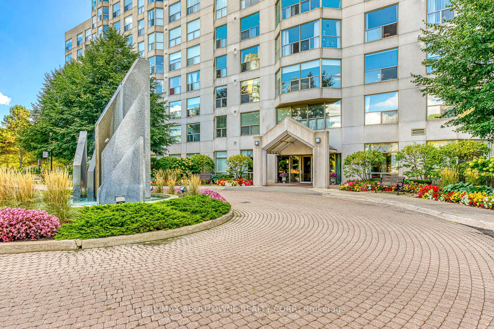 13 – 1700 The Collegeway, Mississauga ‣ W13725676 13 – 1700 The Collegeway, Mississauga ‣ W13725676