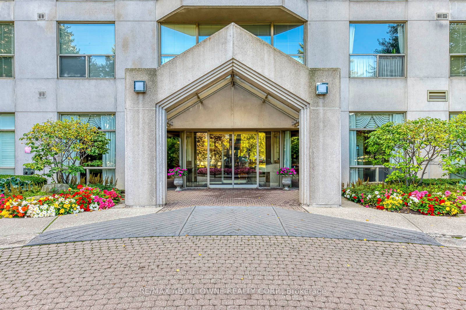 13 – 1700 The Collegeway, Mississauga ‣ W13725676 13 – 1700 The Collegeway, Mississauga ‣ W13725676