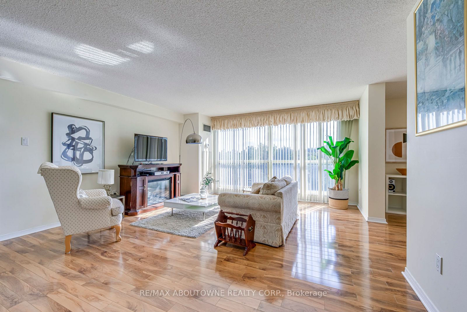 13 – 1700 The Collegeway, Mississauga ‣ W13725676 13 – 1700 The Collegeway, Mississauga ‣ W13725676