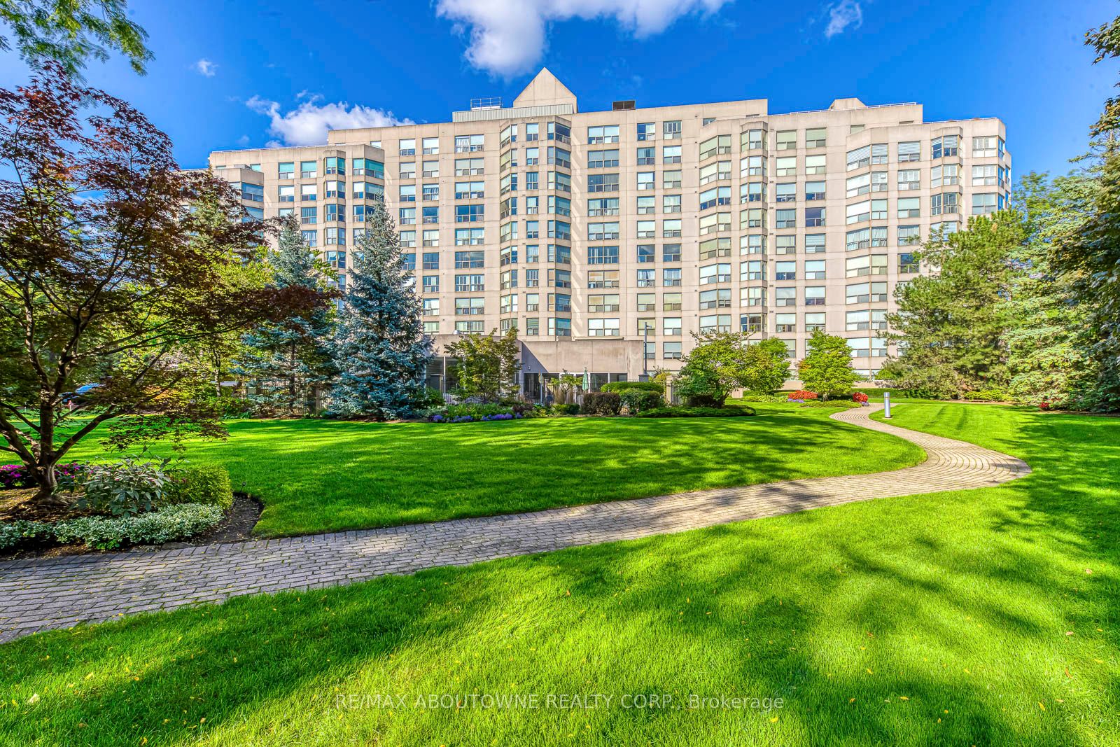 13 – 1700 The Collegeway, Mississauga ‣ W13725676 13 – 1700 The Collegeway, Mississauga ‣ W13725676