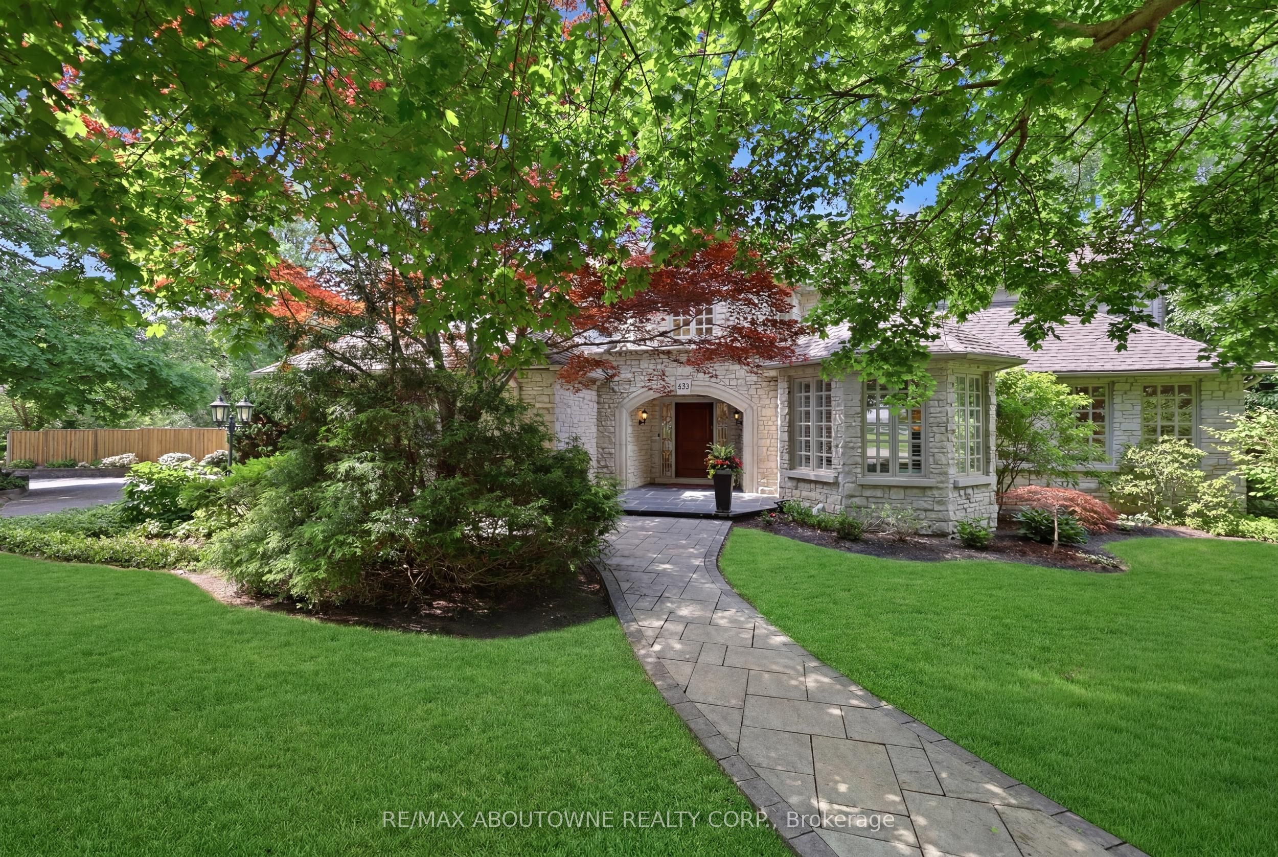 437 Cairncroft Road, Oakville